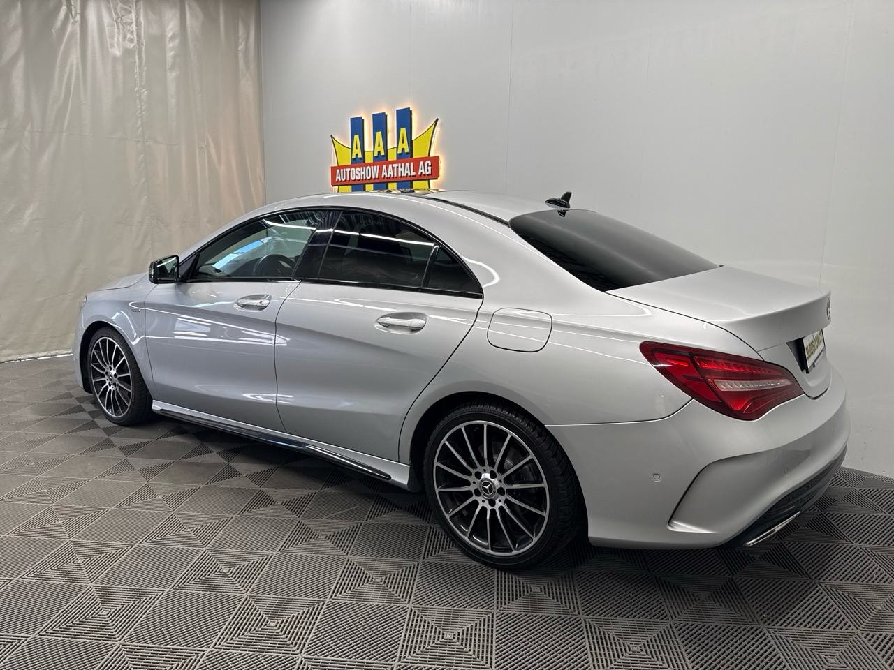 MERCEDES-BENZ CLA 180 d AMG Line 7G-DCT-image-1