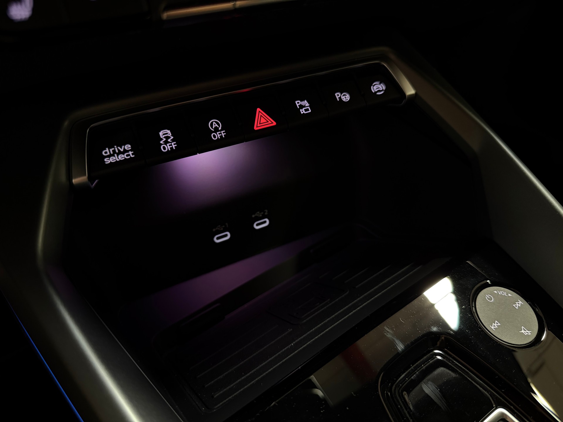 AUDI S3 Sportback TFSI quattro S-tronic-image-22