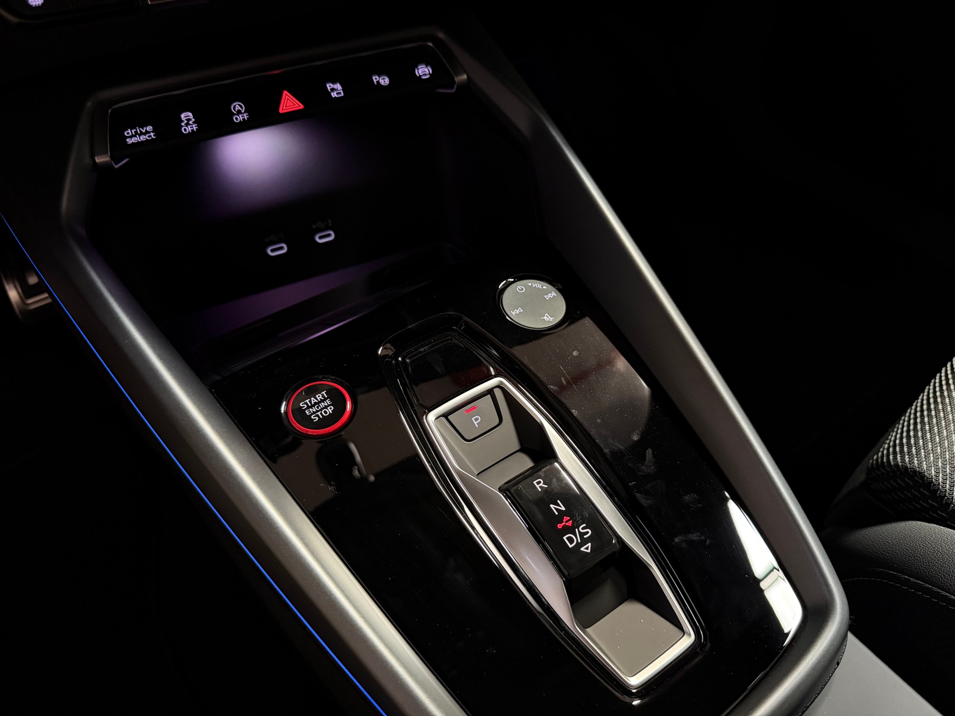 AUDI S3 Sportback TFSI quattro S-tronic-image-21