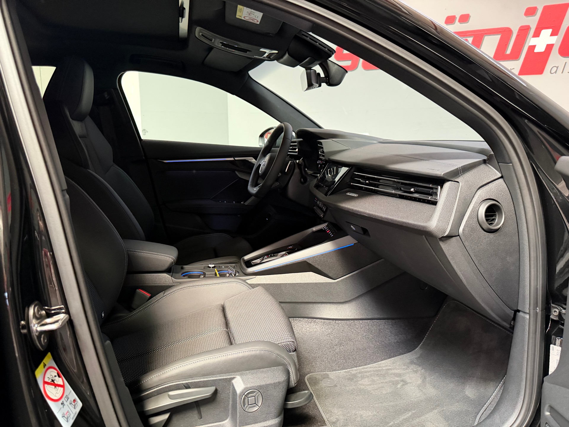 AUDI S3 Sportback TFSI quattro S-tronic-image-16