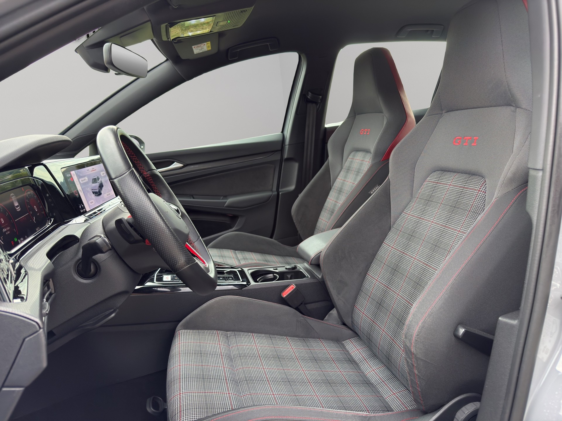 VW Golf 8 GTI-image-9