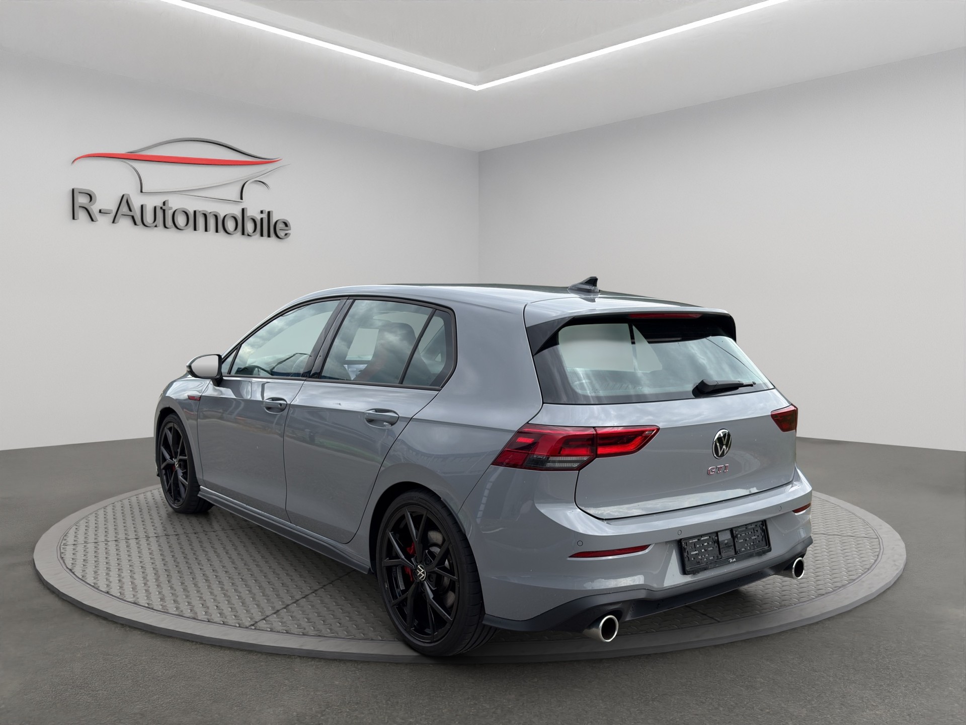 VW Golf 8 GTI-image-2
