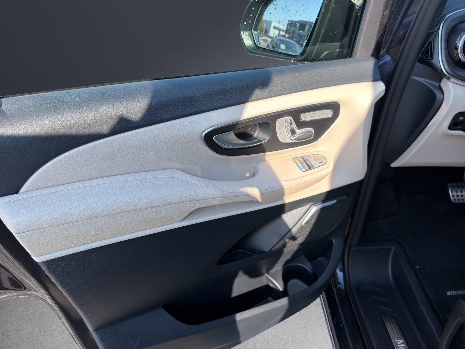 MERCEDES-BENZ V 300 d Avantgarde kompakt 4Matic 9G-Tronic-image-12