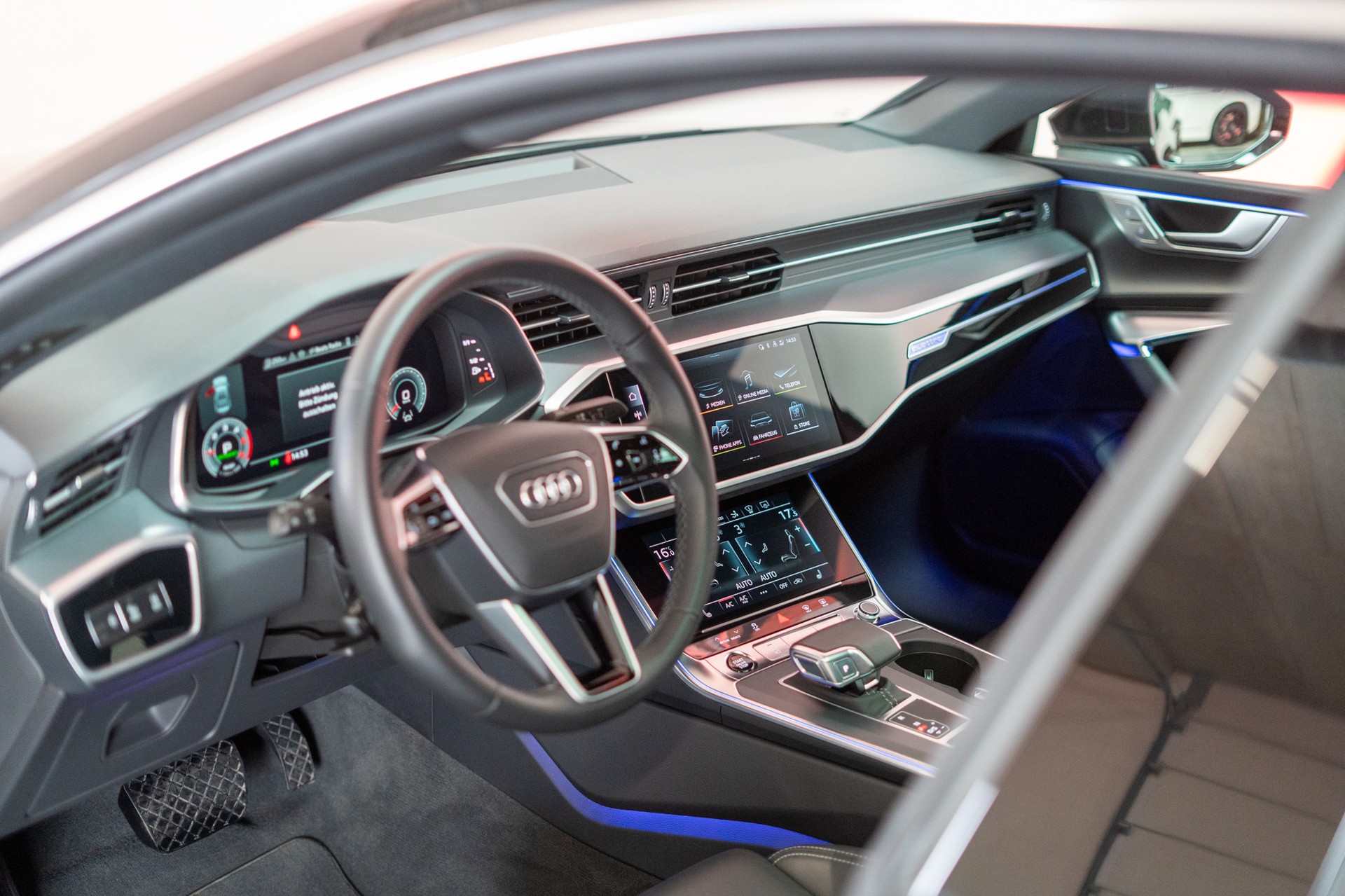 AUDI A7 Sportback 3.0 45 TDI quattro T-Tronic / S-Line / Glasdach / Rückfahrkamera-image-12