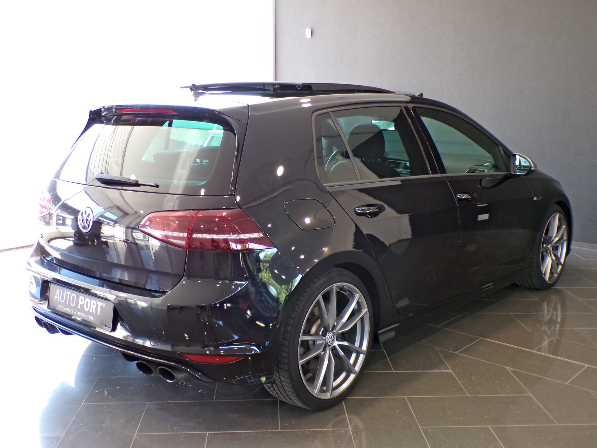 VW Golf 2.0 TSI R 4Motion DSG-image-13