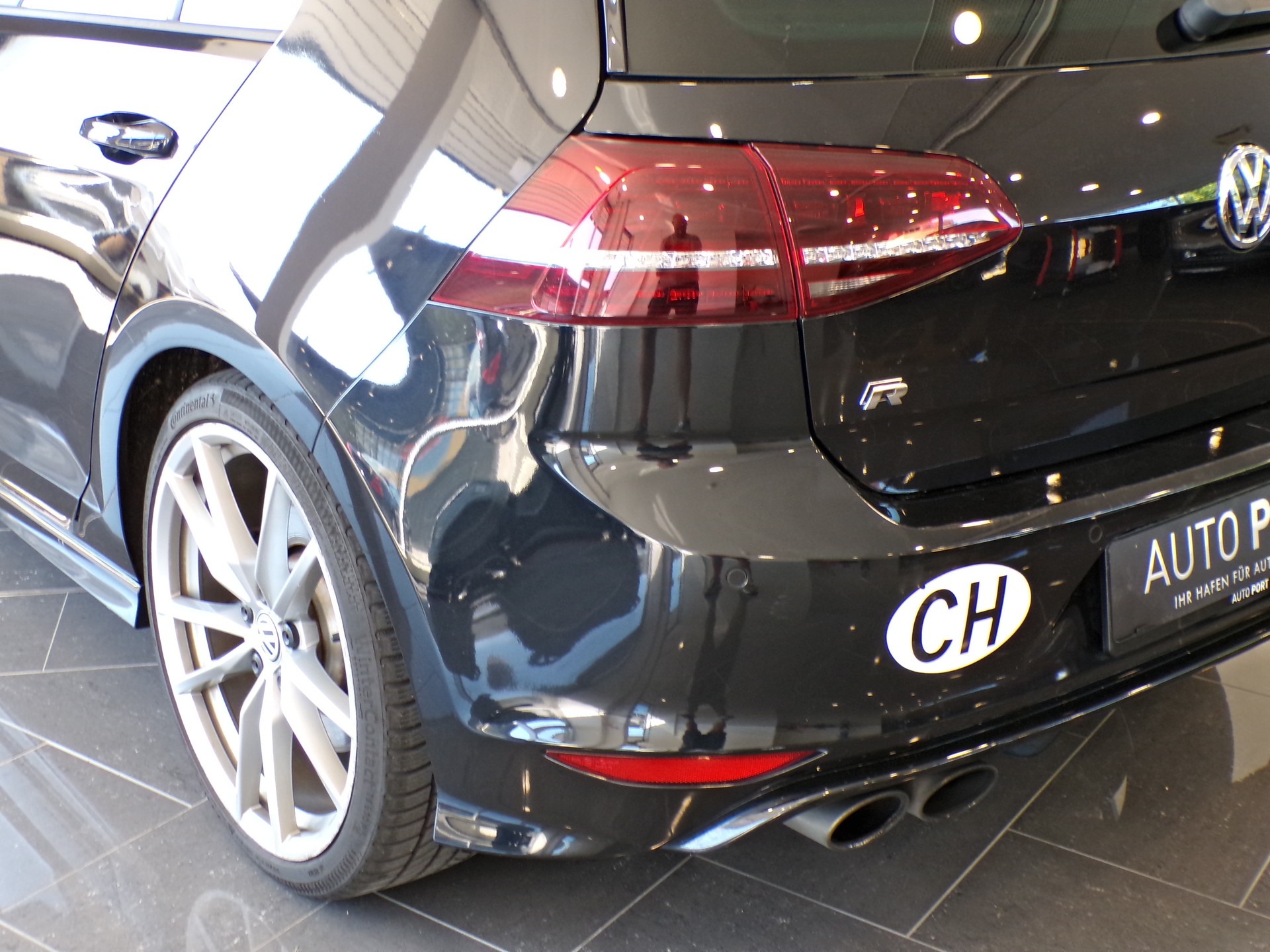 VW Golf 2.0 TSI R 4Motion DSG-image-17