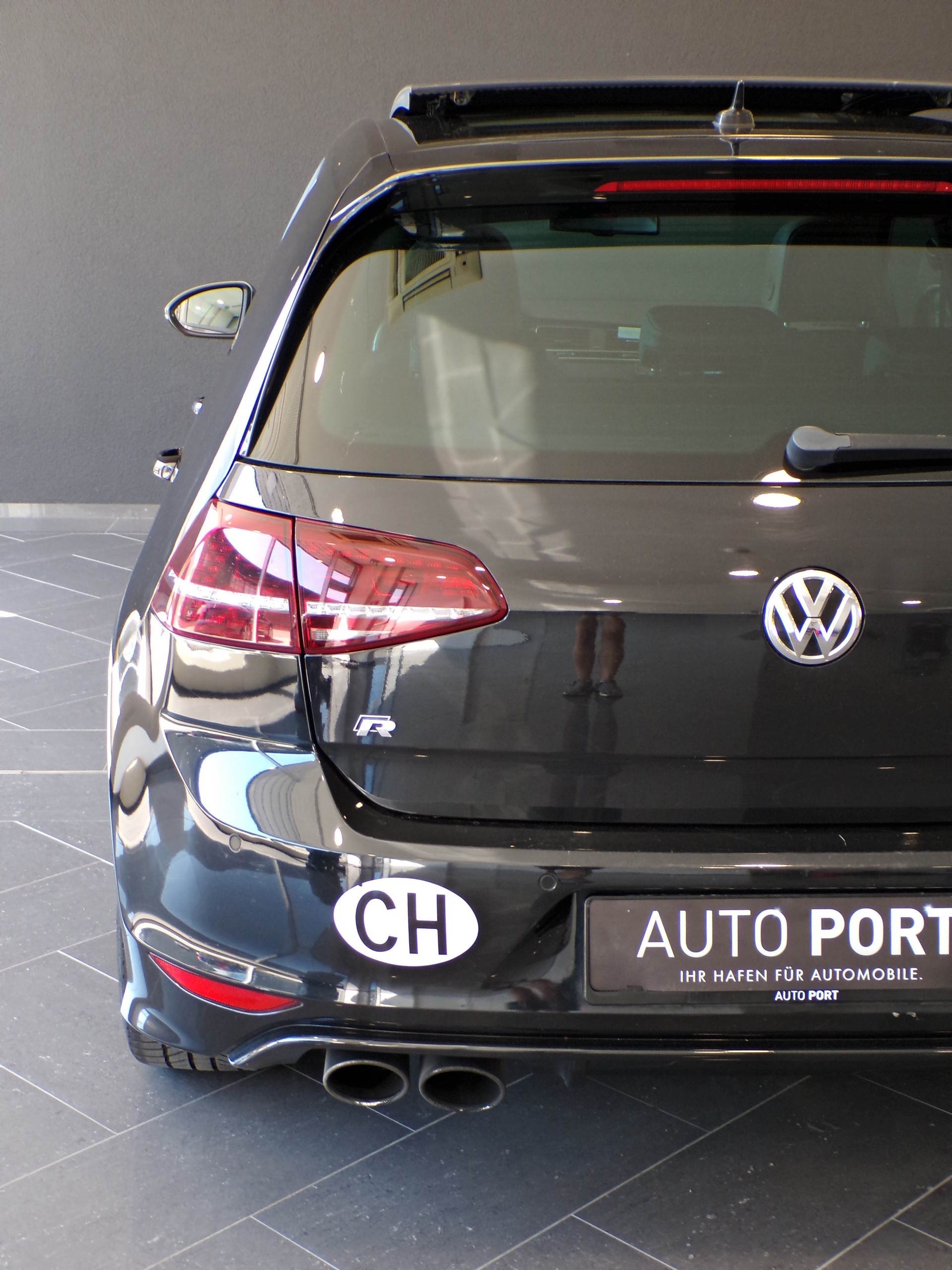 VW Golf 2.0 TSI R 4Motion DSG-image-11