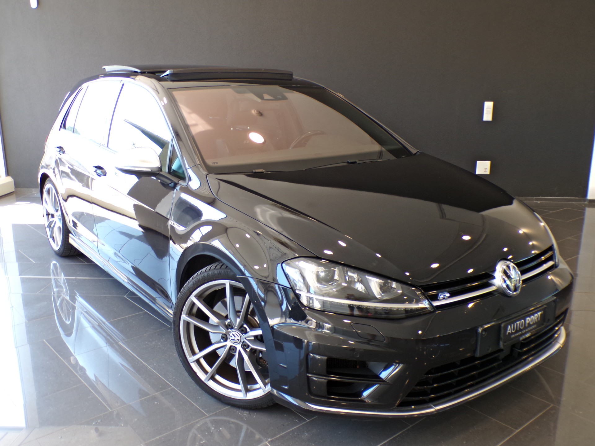 VW Golf 2.0 TSI R 4Motion DSG-image-4