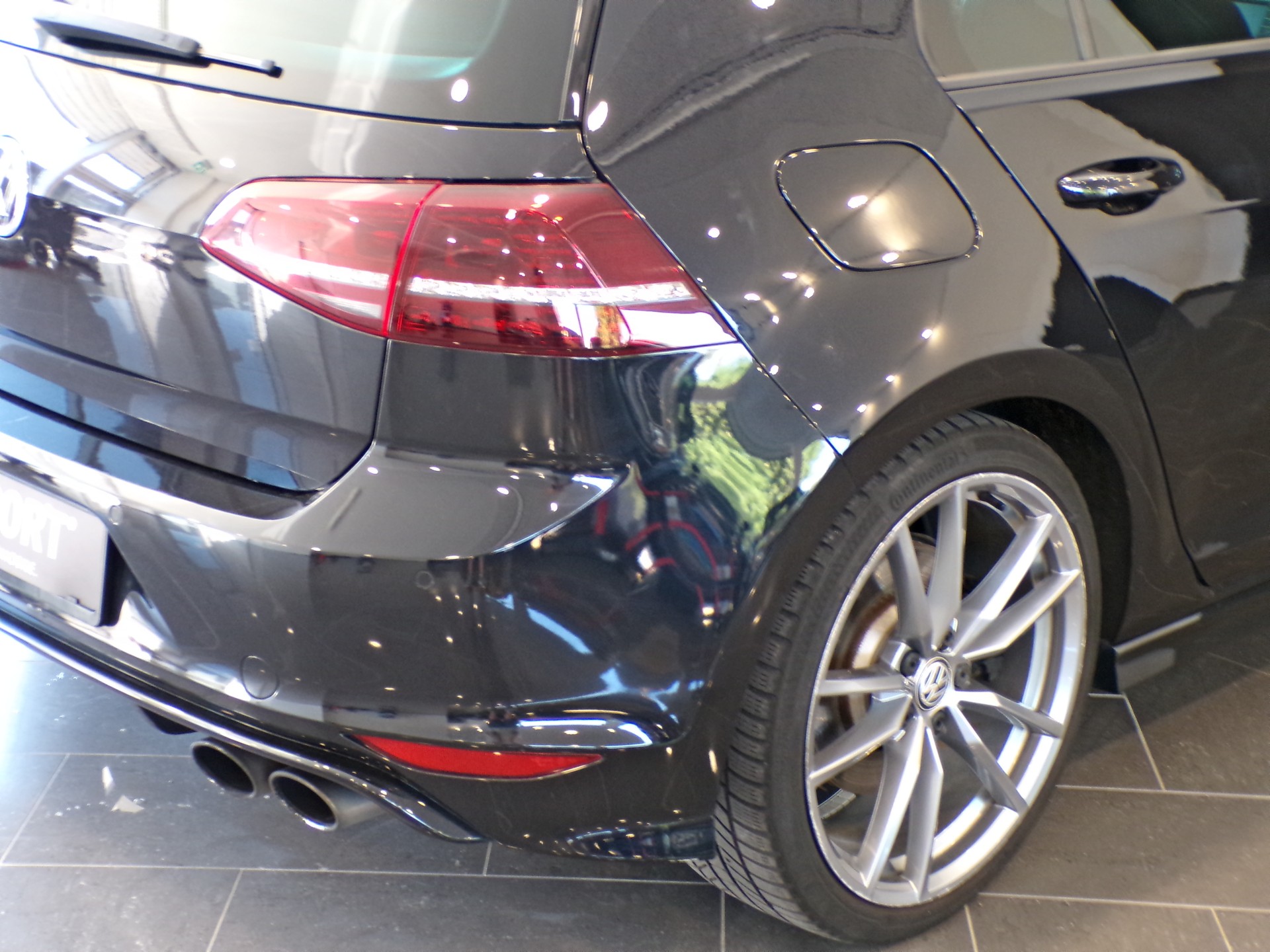 VW Golf 2.0 TSI R 4Motion DSG-image-15