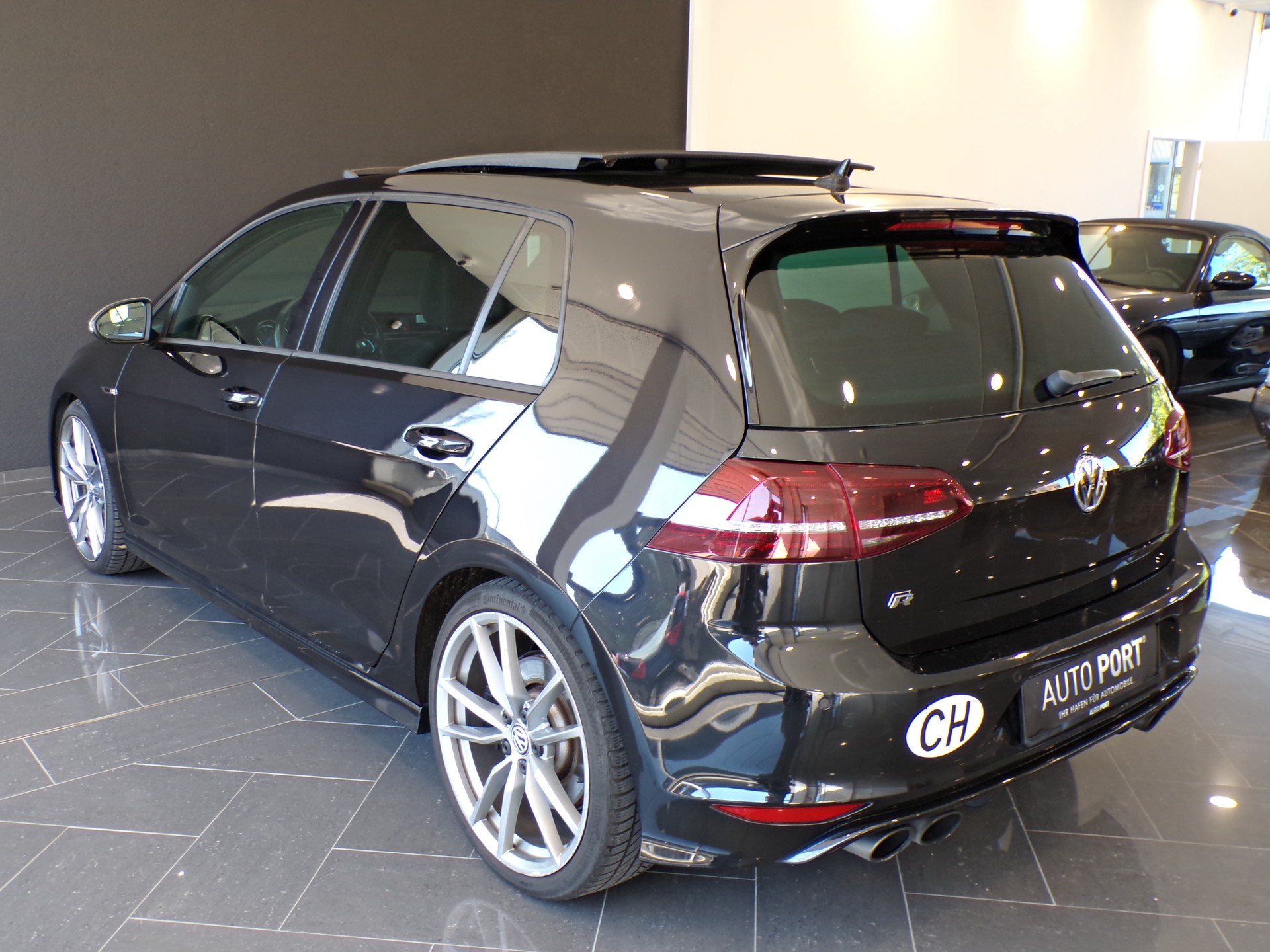 VW Golf 2.0 TSI R 4Motion DSG-image-12