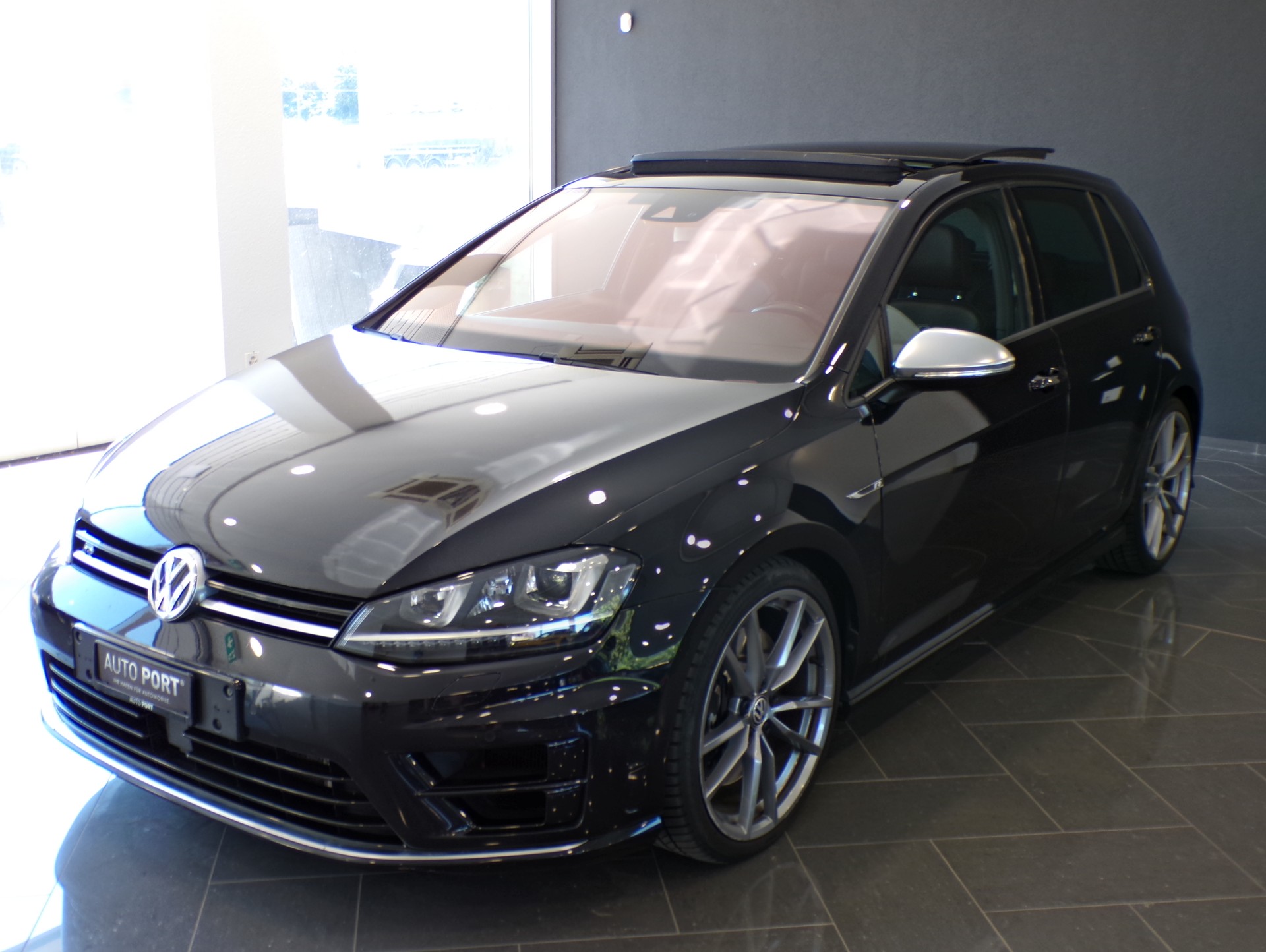 VW Golf 2.0 TSI R 4Motion DSG-image-2