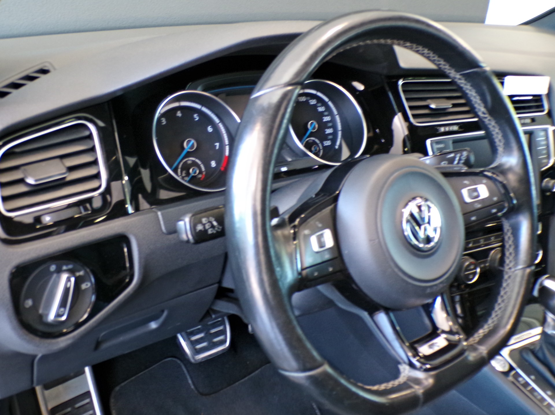 VW Golf 2.0 TSI R 4Motion DSG-image-19