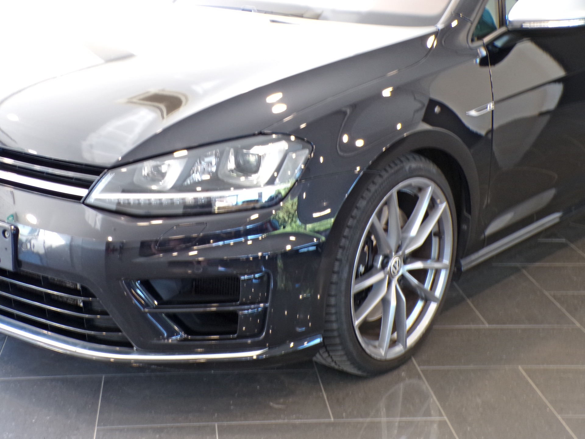 VW Golf 2.0 TSI R 4Motion DSG-image-3