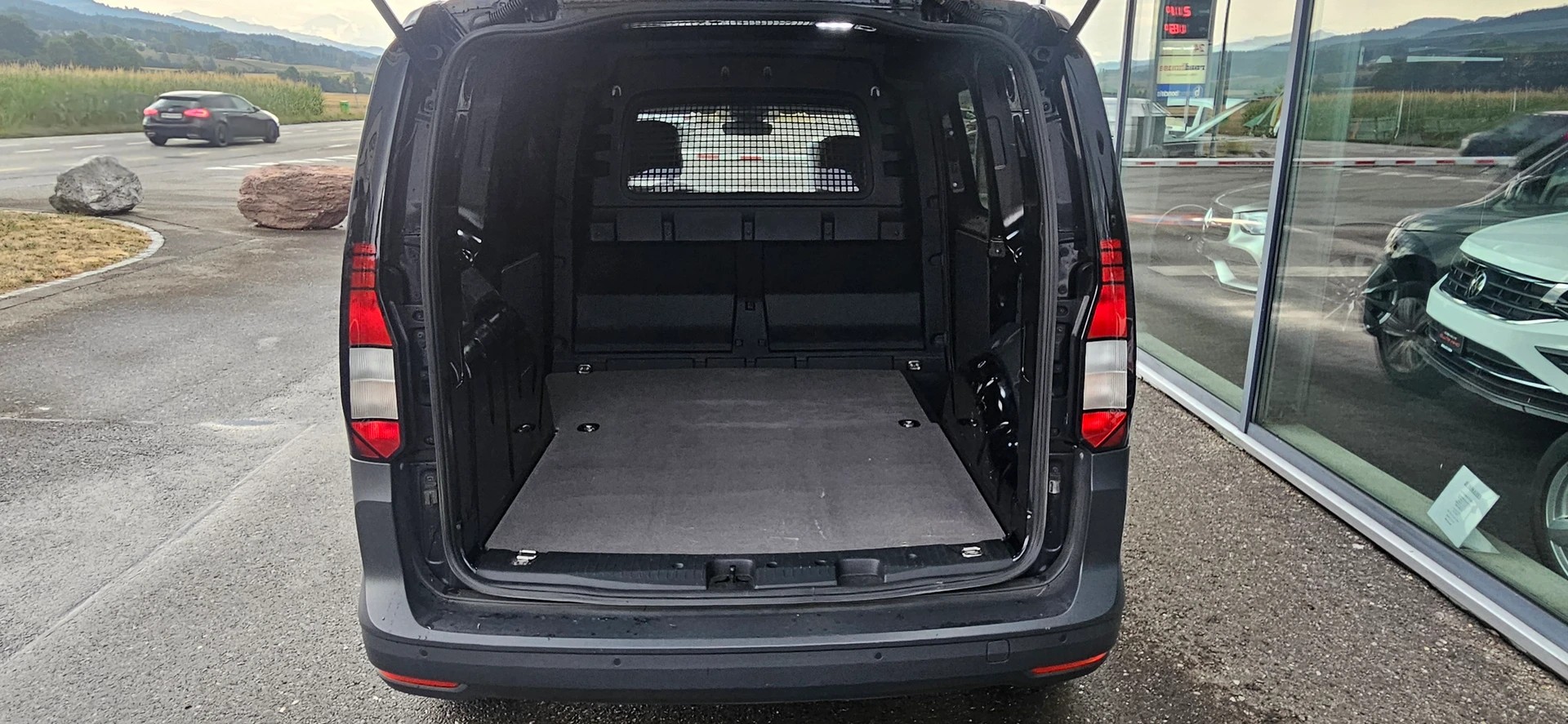 VW Caddy Cargo 2.0TDI DSG-image-14