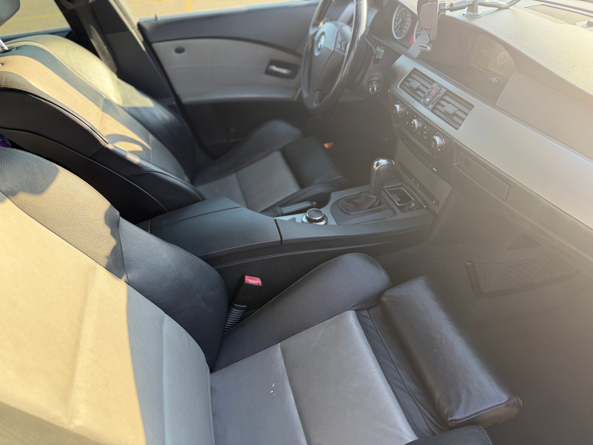 BMW 525xi Touring-image-10