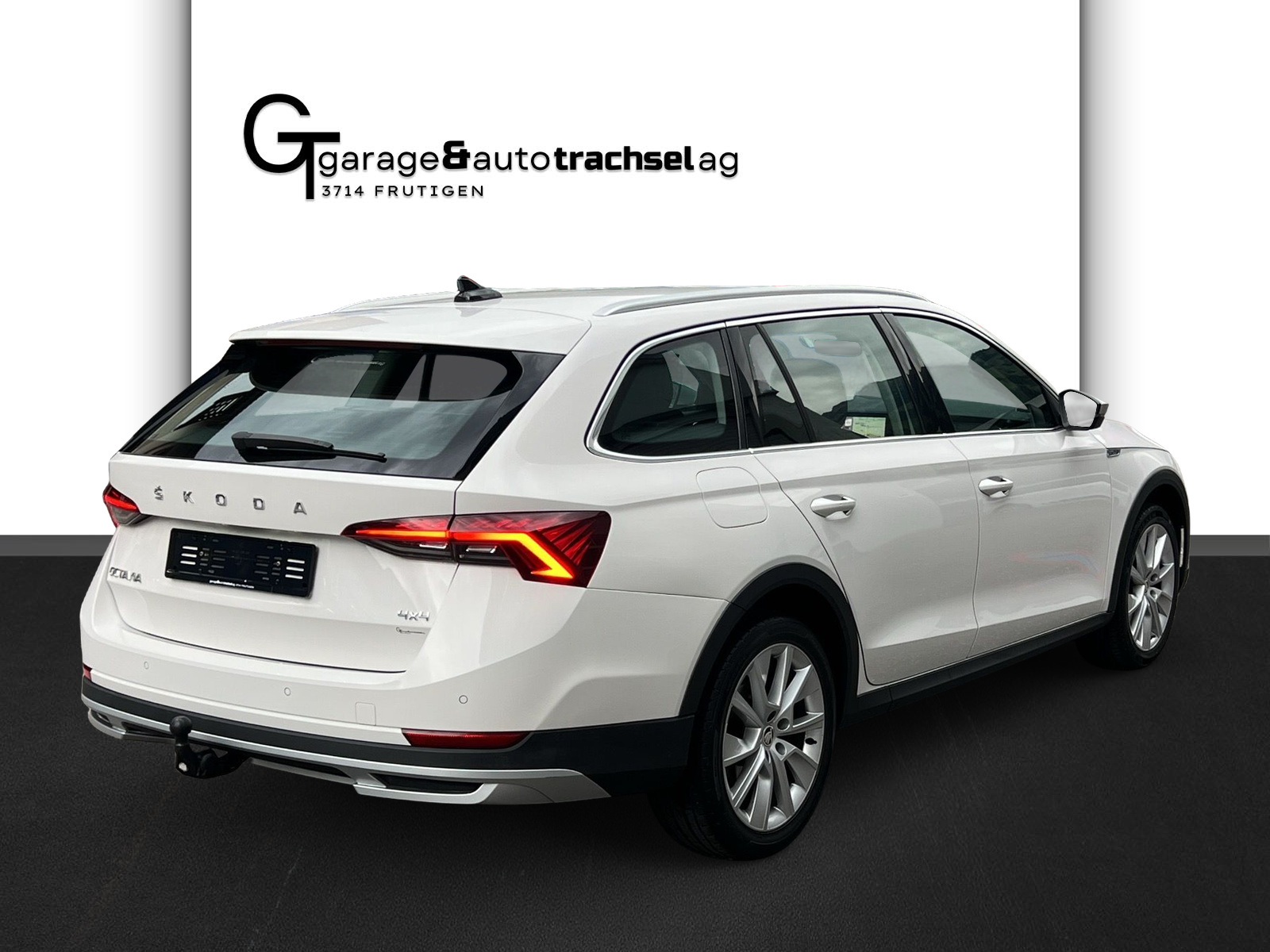 SKODA Octavia Combi 2.0 TDI DSG Scout 4x4-image-4