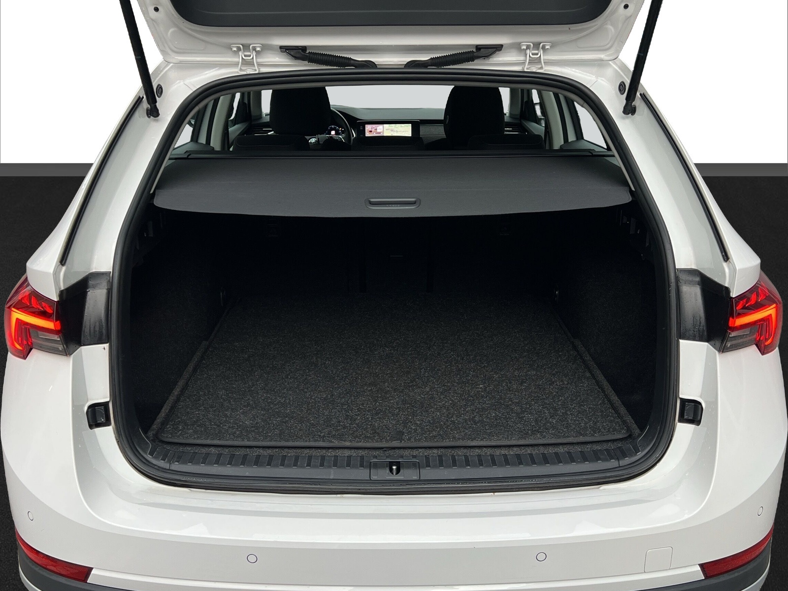 SKODA Octavia Combi 2.0 TDI DSG Scout 4x4-image-17