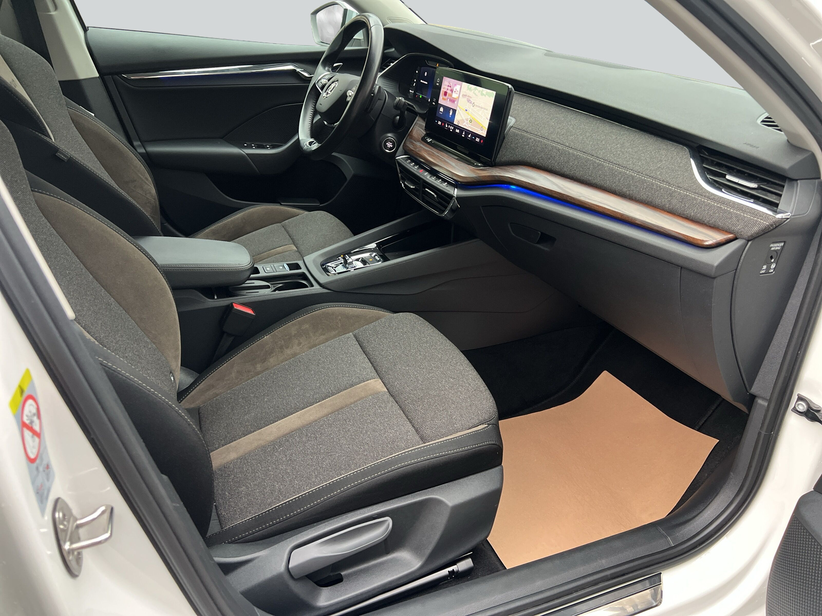SKODA Octavia Combi 2.0 TDI DSG Scout 4x4-image-10
