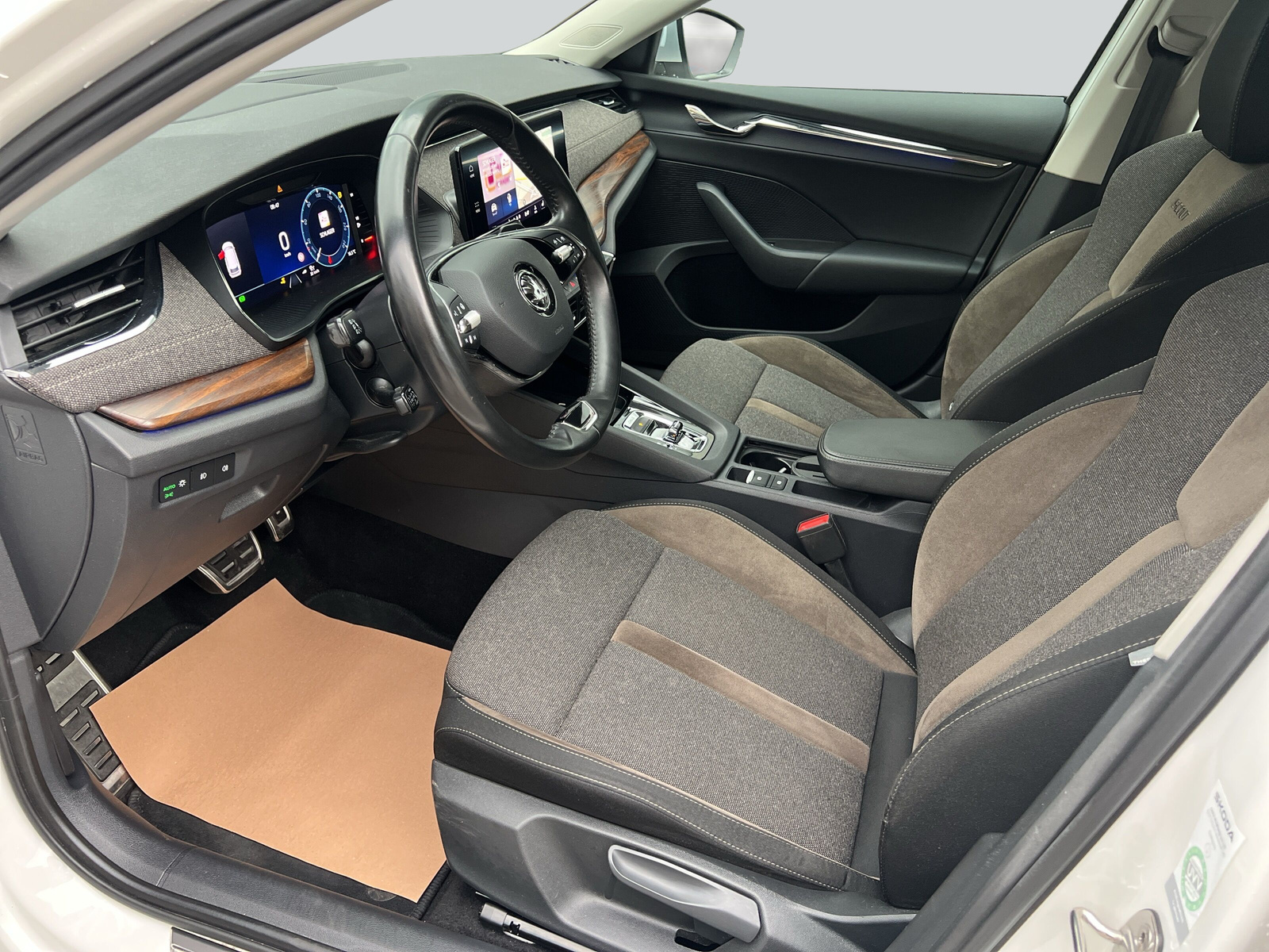 SKODA Octavia Combi 2.0 TDI DSG Scout 4x4-image-8