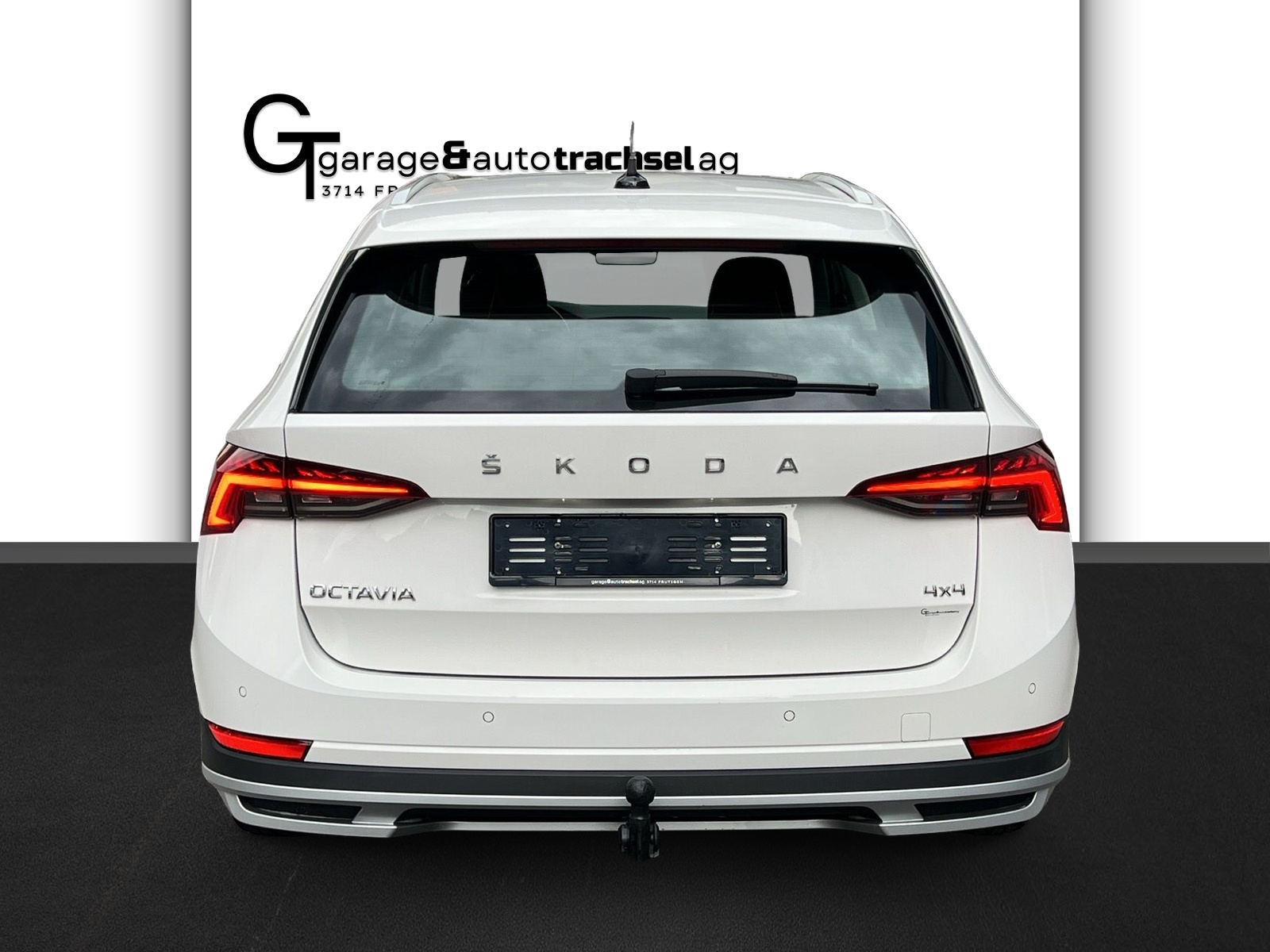 SKODA Octavia Combi 2.0 TDI DSG Scout 4x4-image-3