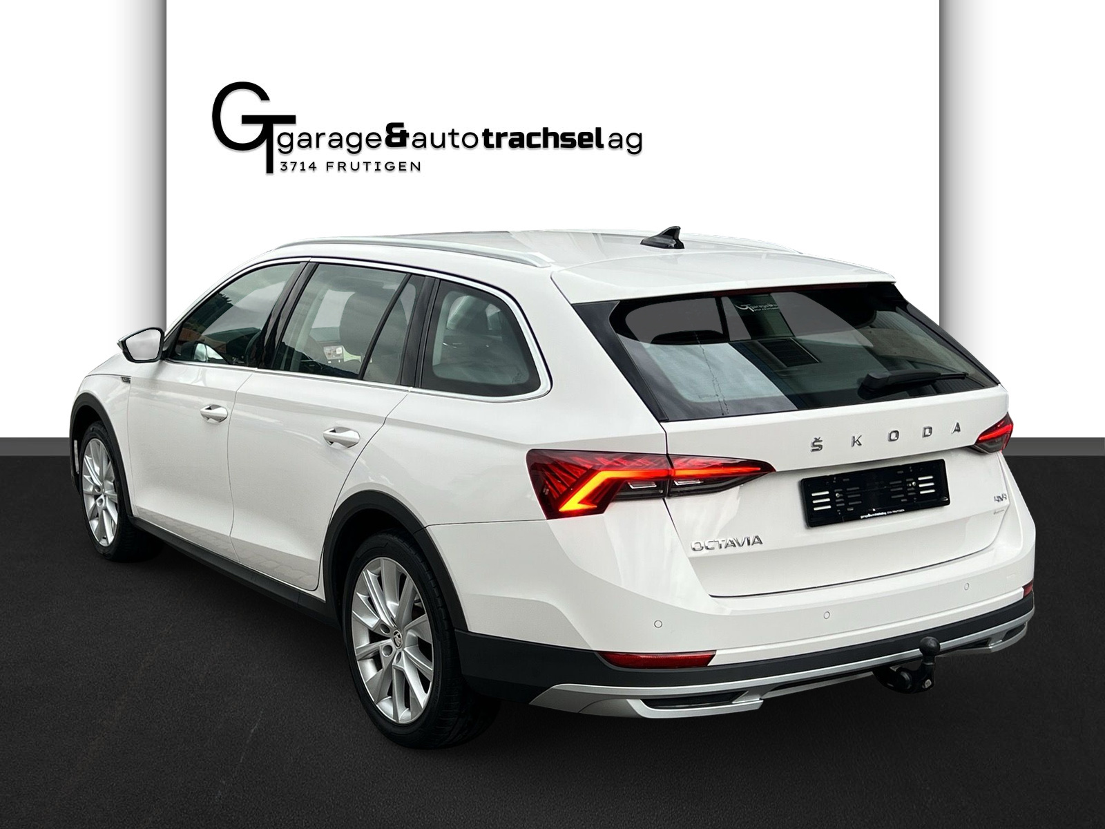 SKODA Octavia Combi 2.0 TDI DSG Scout 4x4-image-2