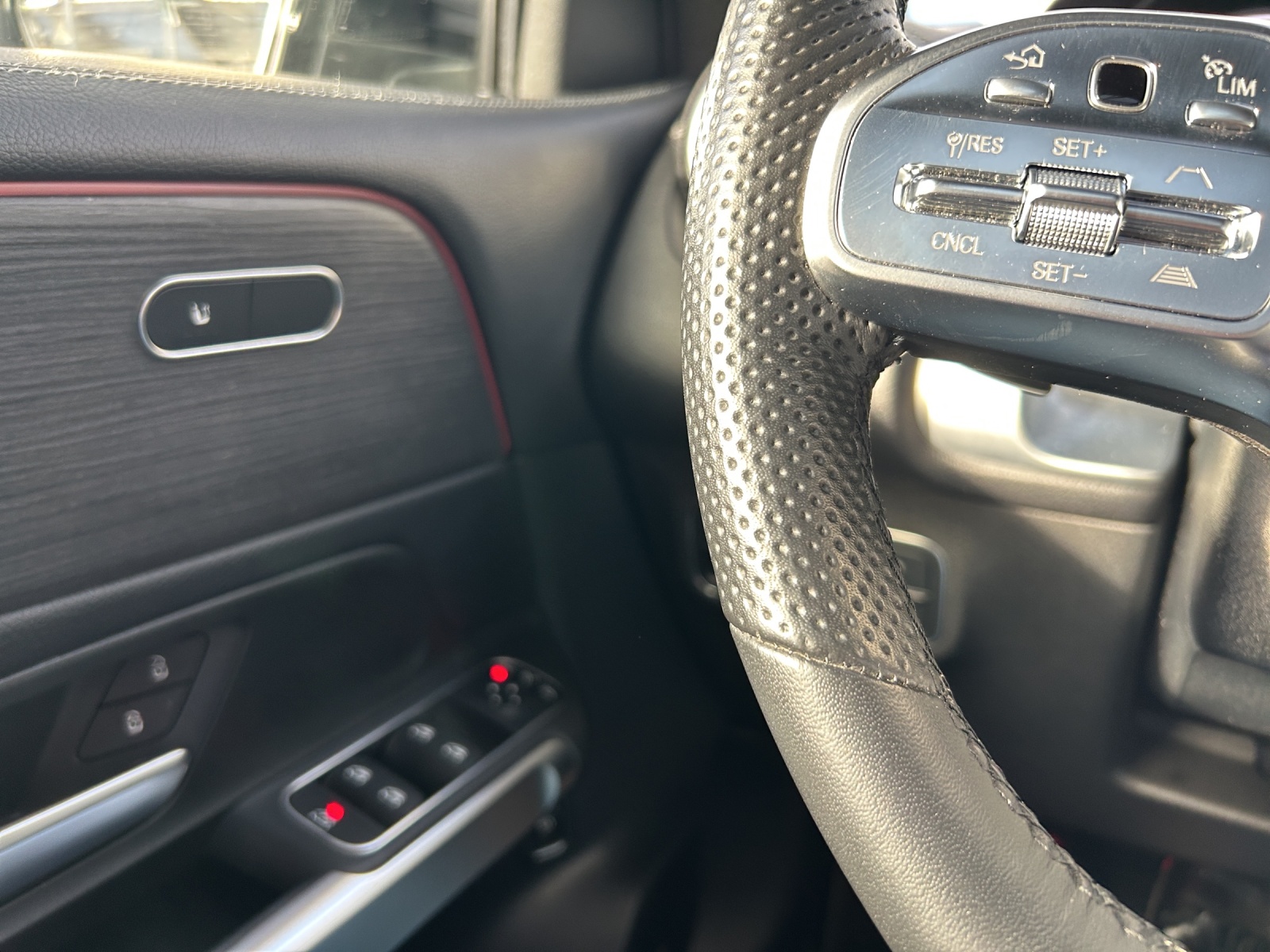 MERCEDES-BENZ GLB 250 4Matic AMG Line 8G-Tronic-image-12