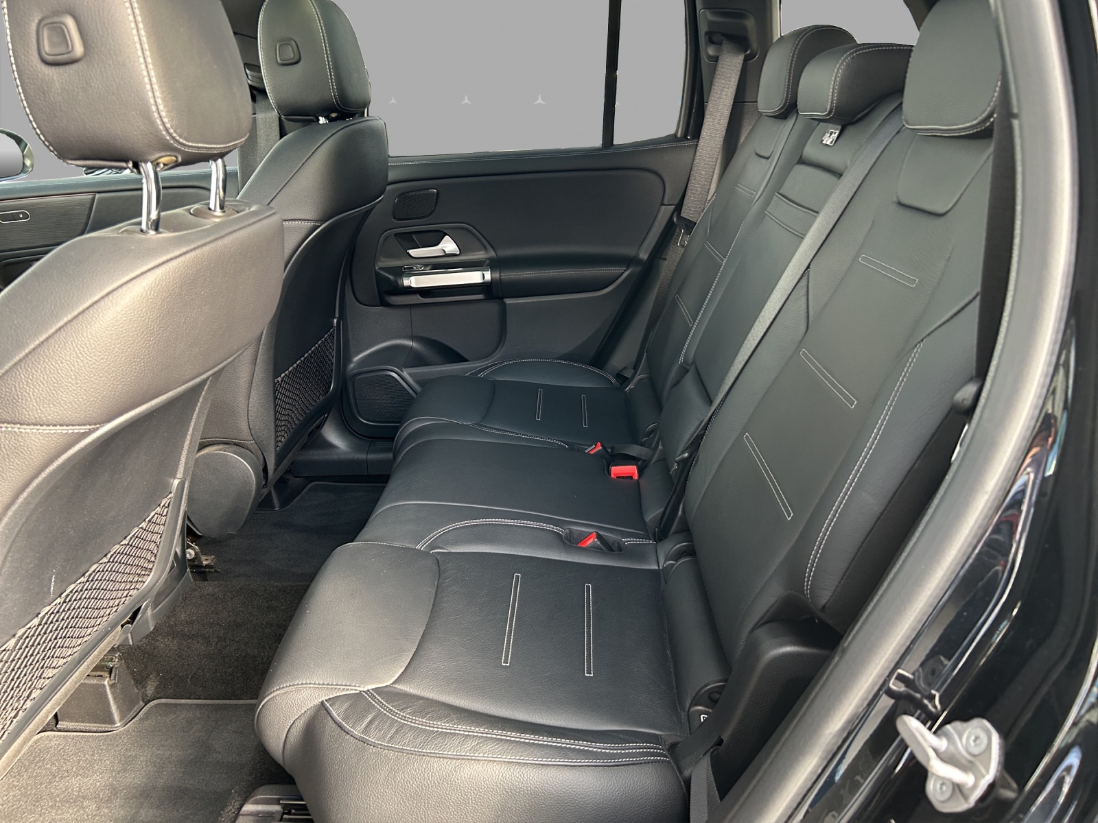 MERCEDES-BENZ GLB 250 4Matic AMG Line 8G-Tronic-image-13