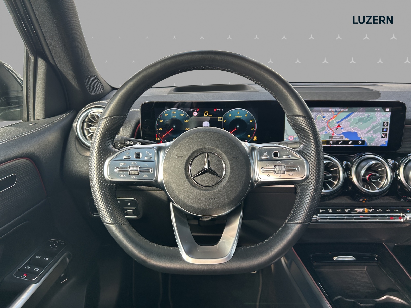 MERCEDES-BENZ GLB 250 4Matic AMG Line 8G-Tronic-image-9
