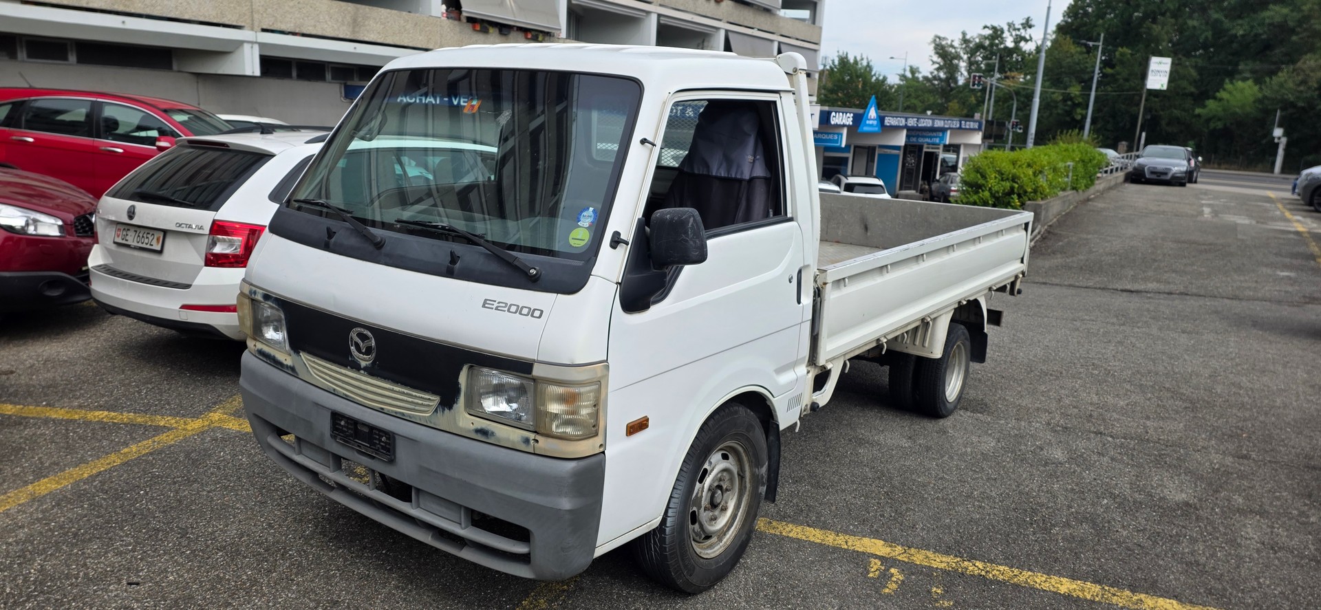 MAZDA E 2000-image-1