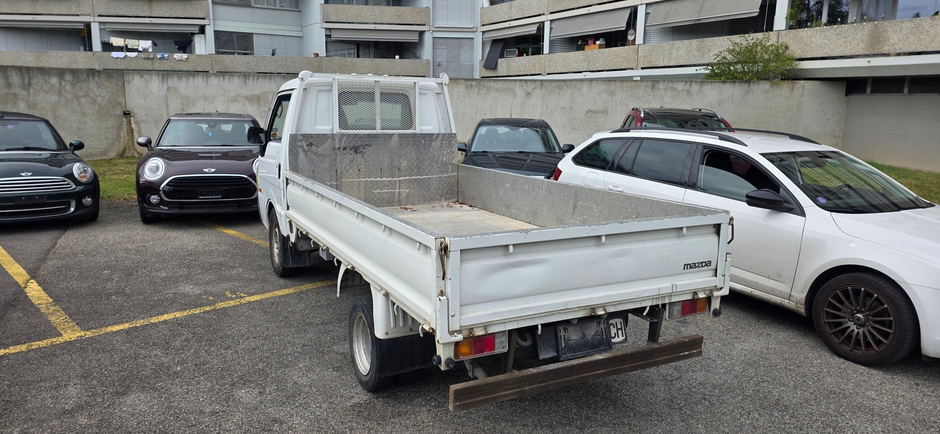 MAZDA E 2000-image-2