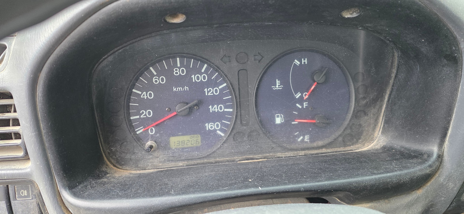 MAZDA E 2000-image-4