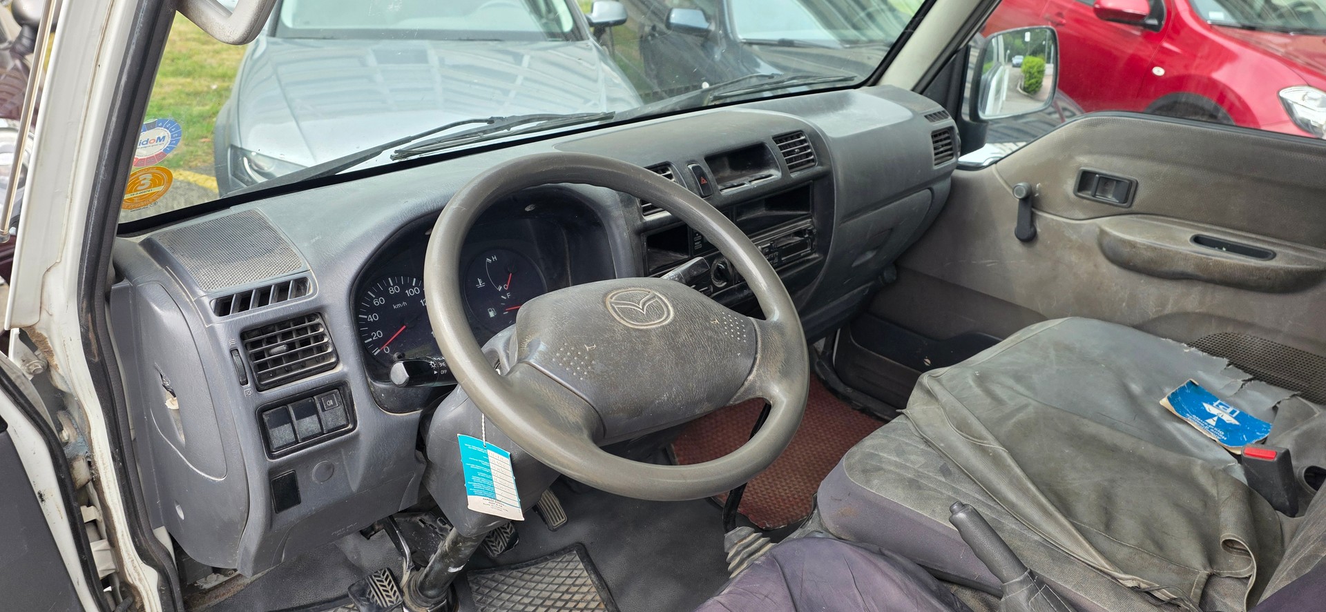 MAZDA E 2000-image-3