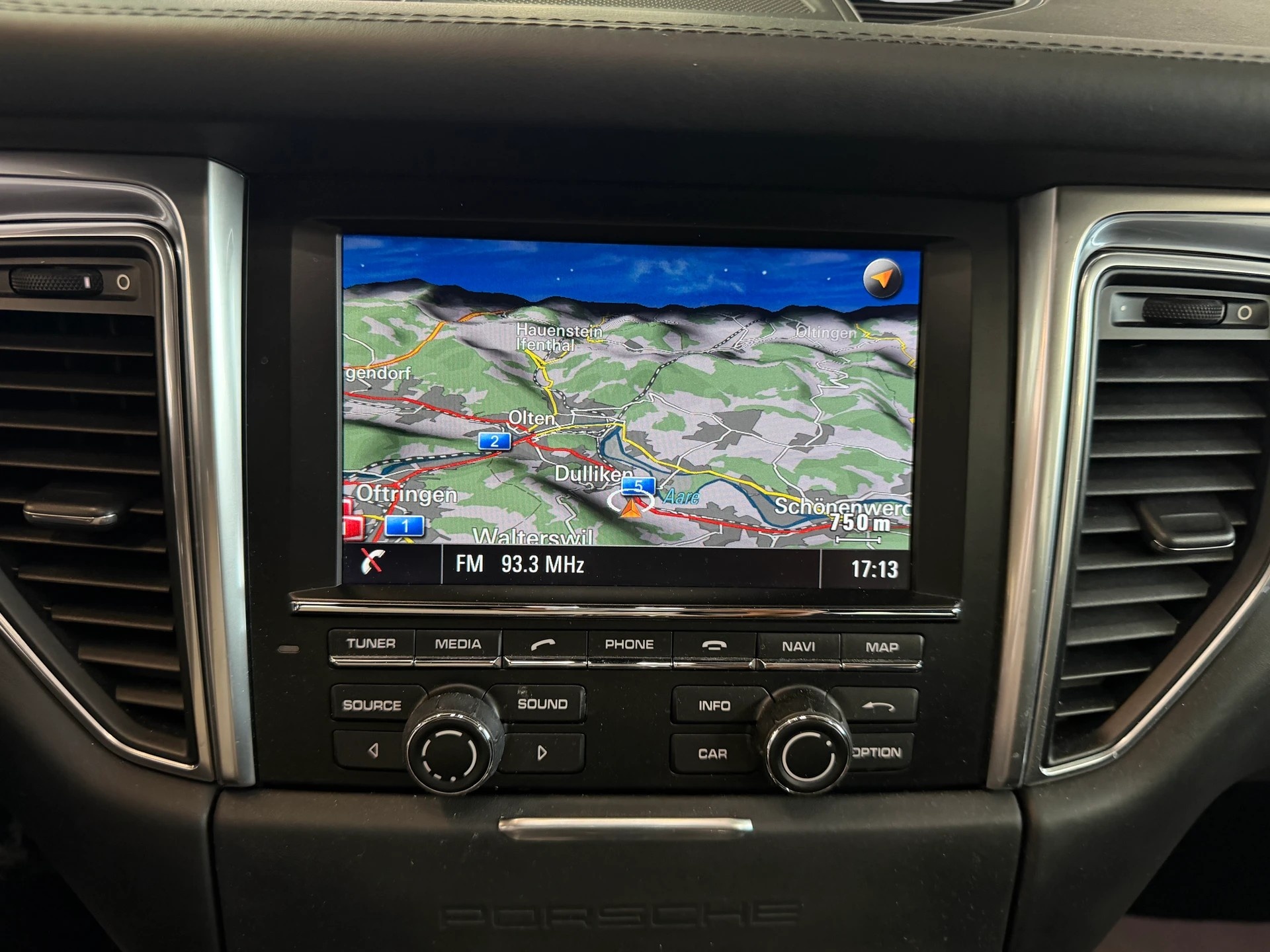 PORSCHE Macan S PDK | CH-Auto | Frisch MFK | AHK 2.3t. | DAB+ | RF-Kamera-image-15