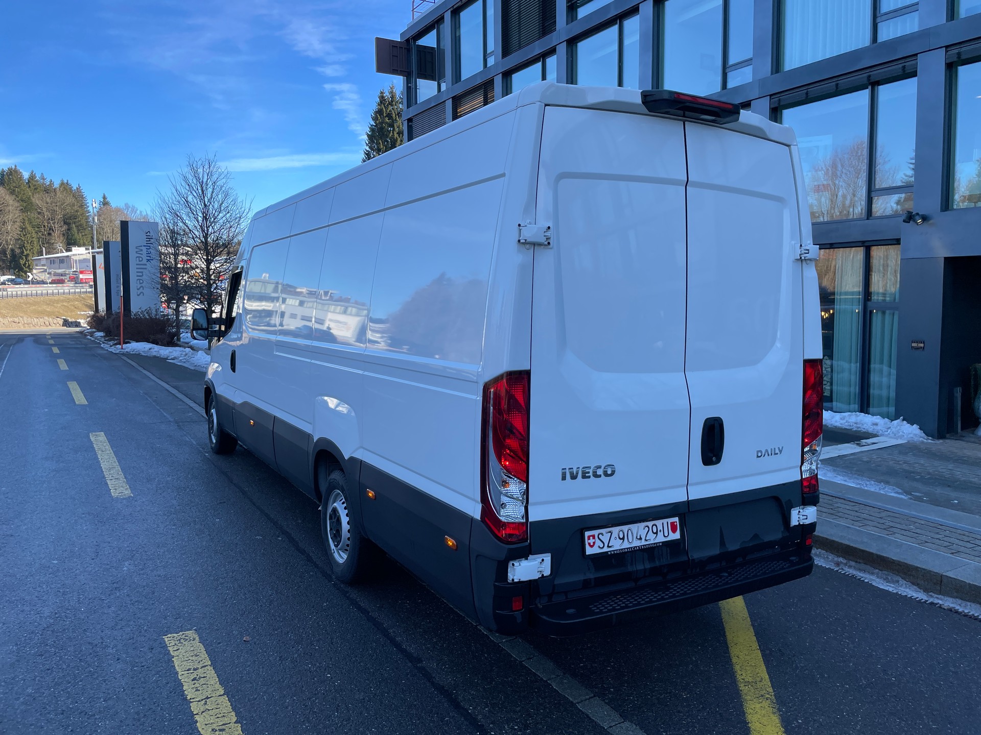 IVECO Daily 35 S 14H A8 V Kastenwagen-image-7