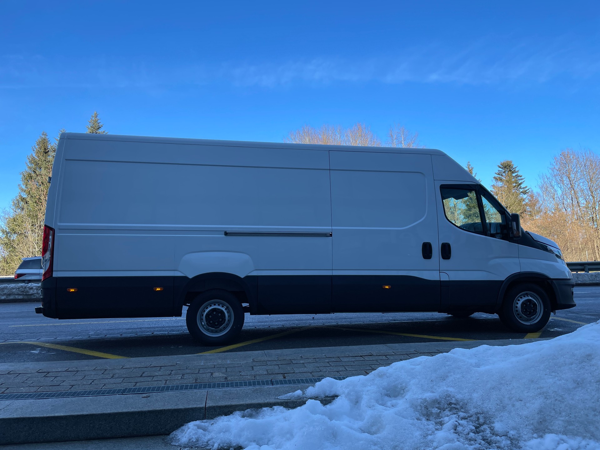 IVECO Daily 35 S 14H A8 V Kastenwagen-image-3