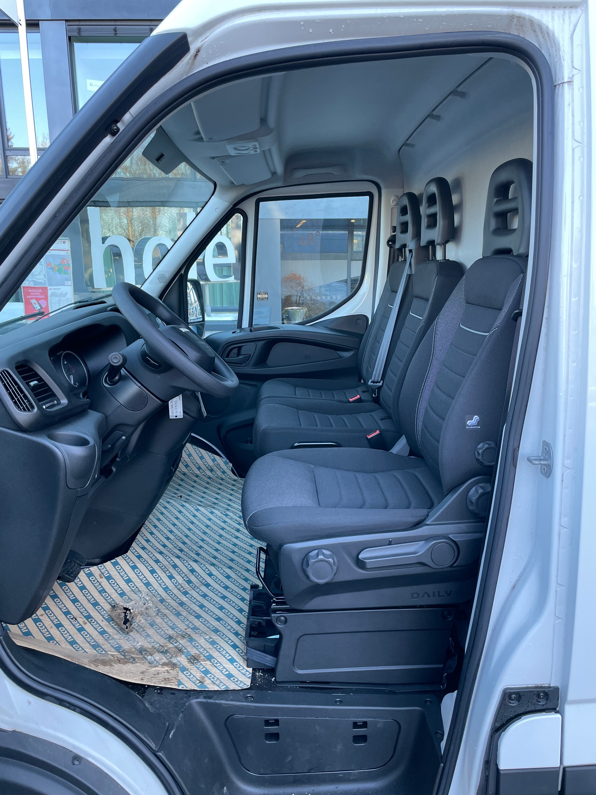 IVECO Daily 35 S 14H A8 V Kastenwagen-image-11