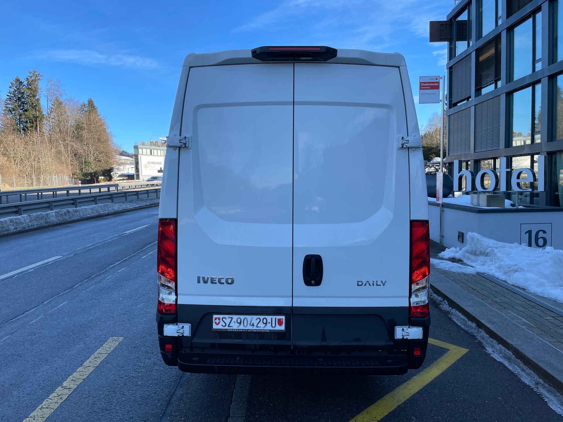 IVECO Daily 35 S 14H A8 V Kastenwagen-image-5