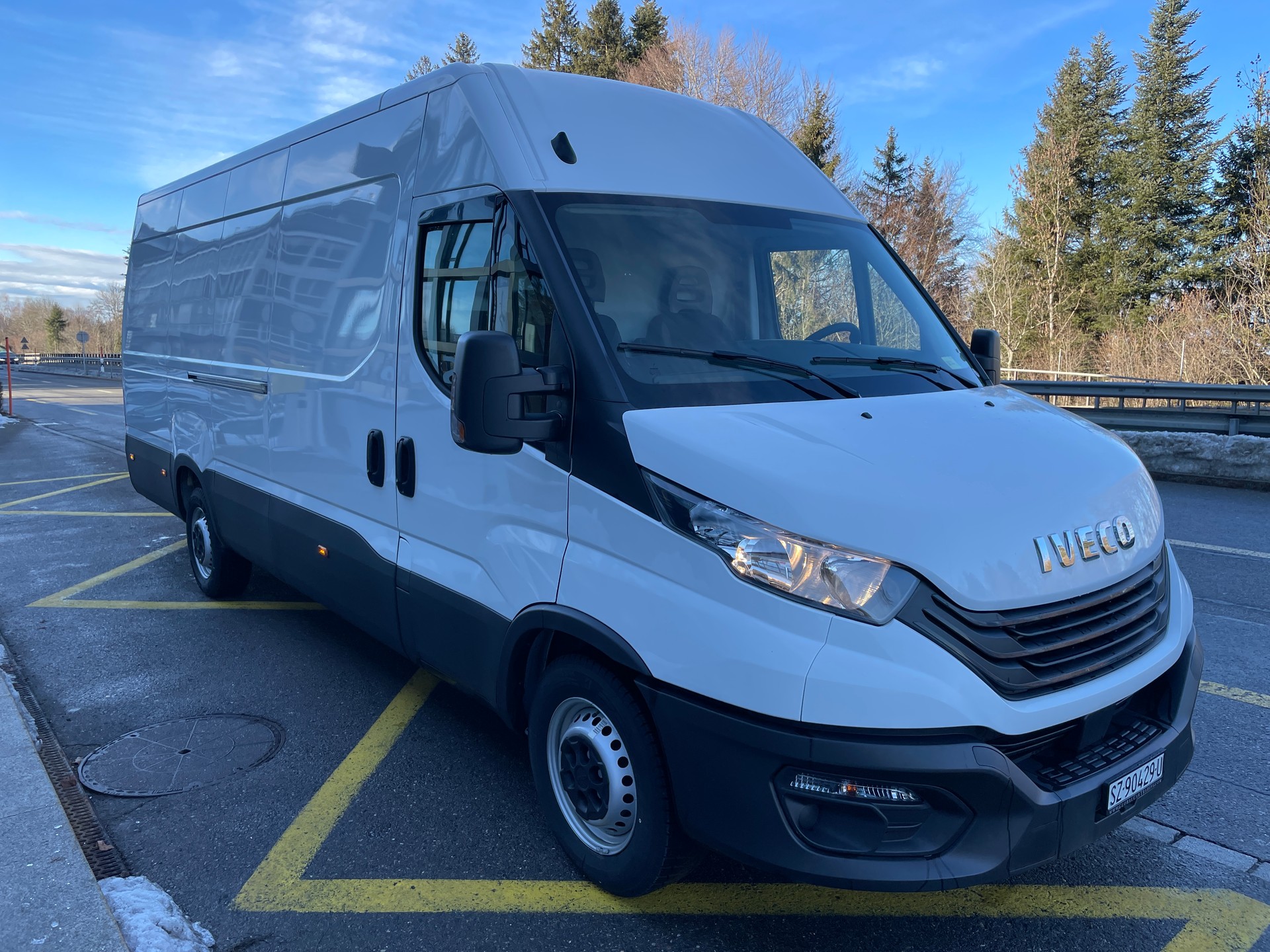 IVECO Daily 35 S 14H A8 V Kastenwagen-image-2