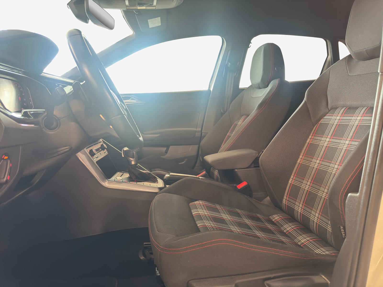 VW Polo 2.0 TSI GTI DSG-image-7