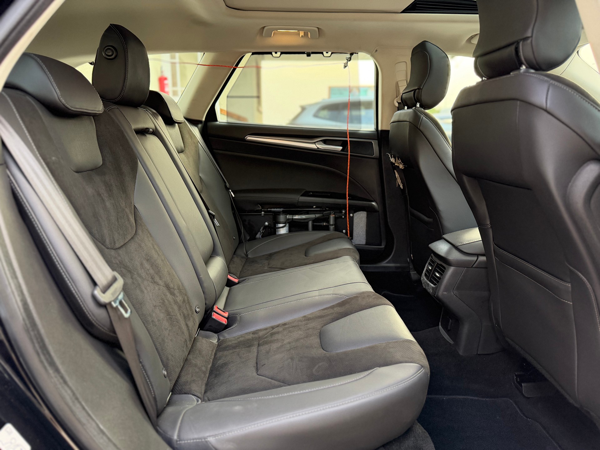 FORD Mondeo 2.0 EcoBoost SCTi Titanium Automatic-image-13