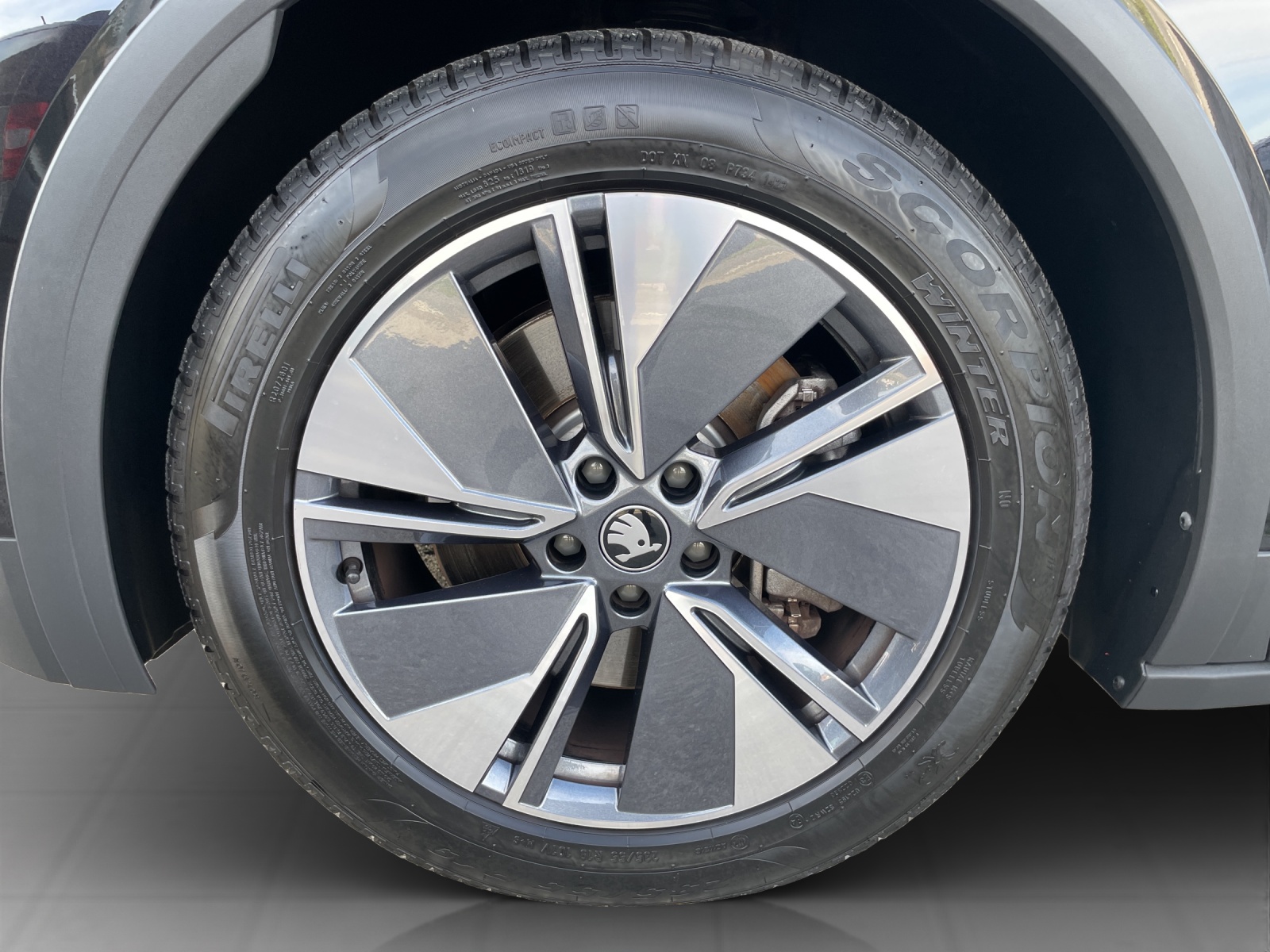 SKODA Elroq 85-image-16