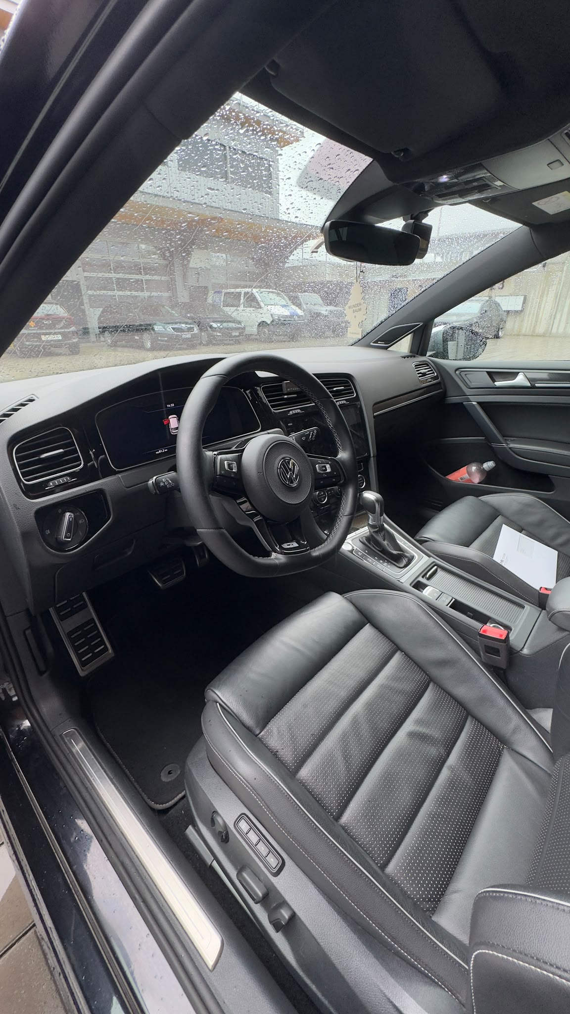 VW Golf 2.0 TSI R 4Motion DSG-image-4