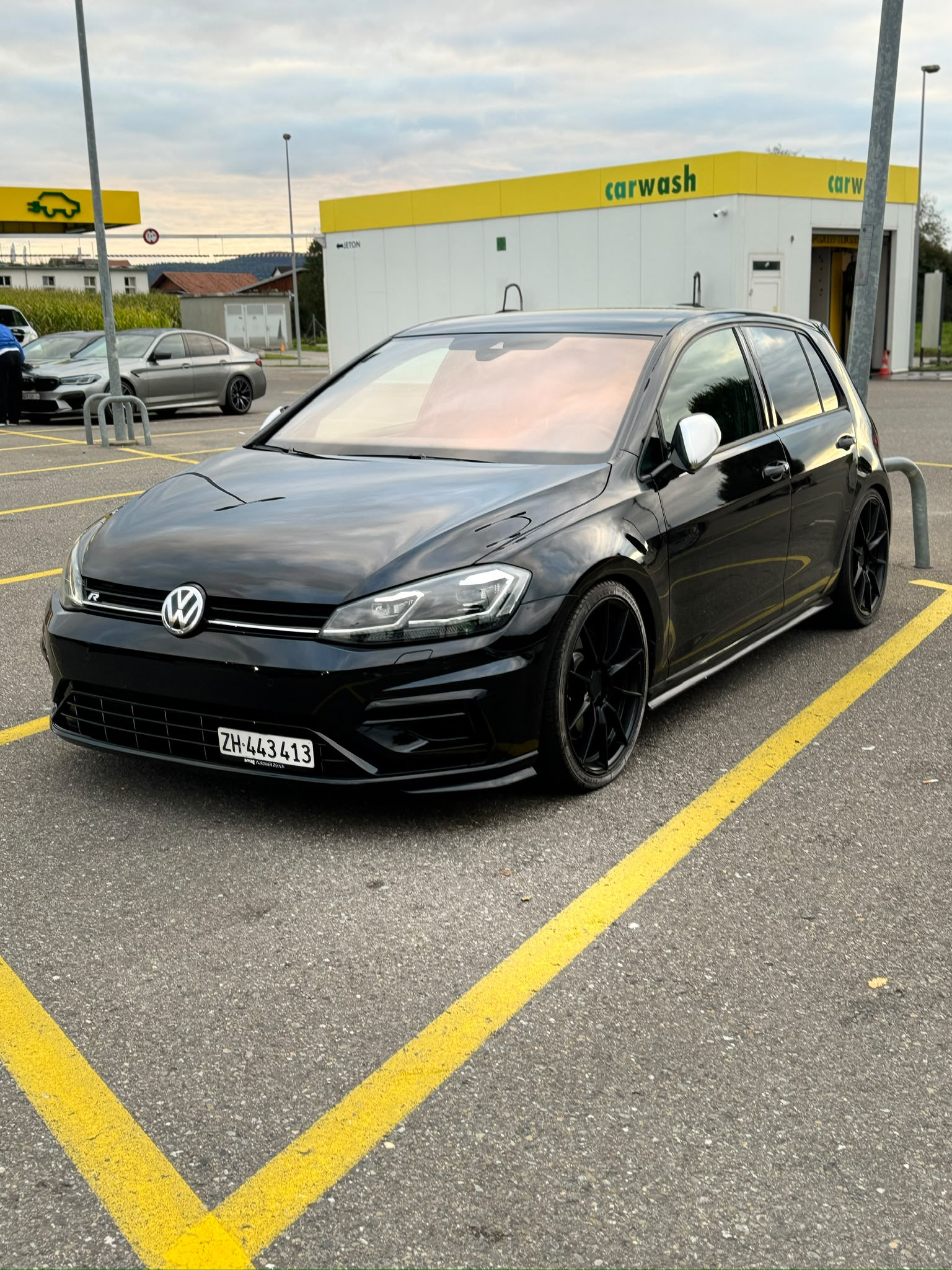 VW Golf 2.0 TSI R 4Motion DSG-image-0