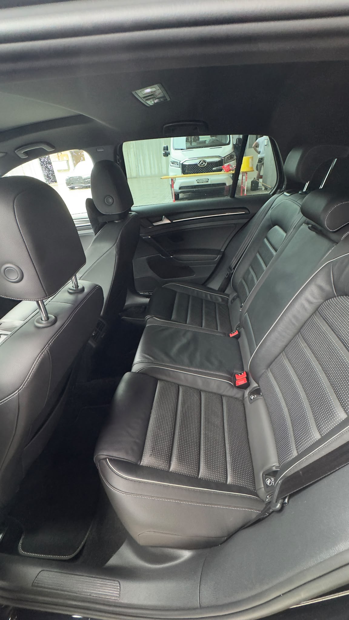 VW Golf 2.0 TSI R 4Motion DSG-image-8