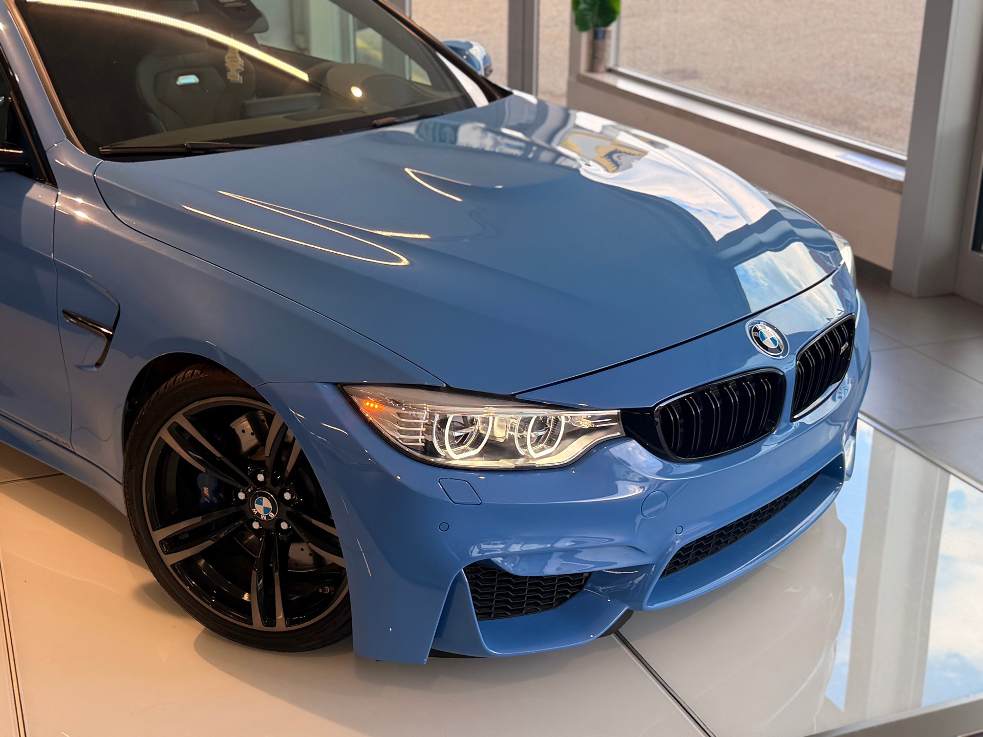 BMW M4 Coupé Handschalter-showroom-element-2