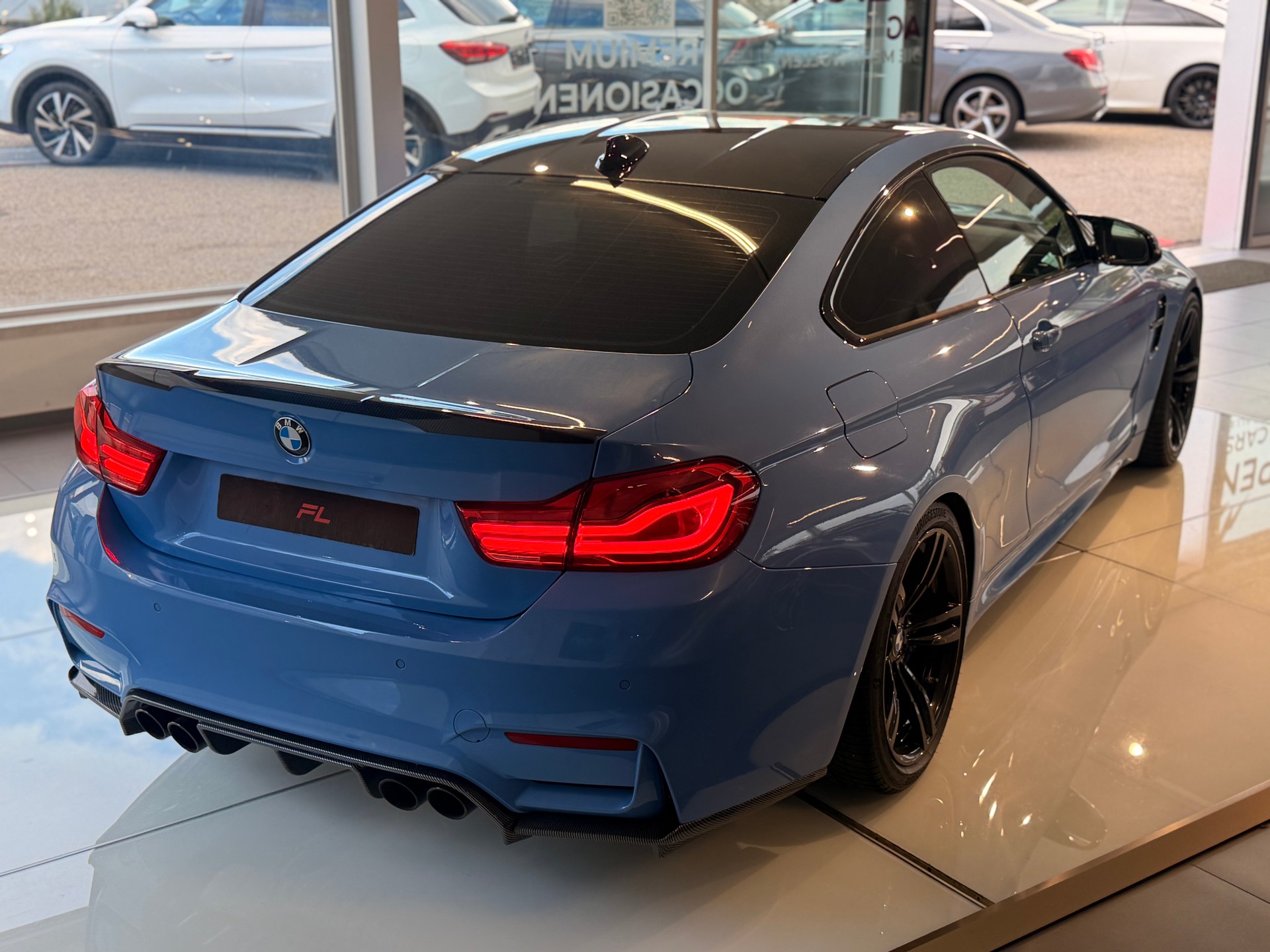BMW M4 Coupé Handschalter-image-6