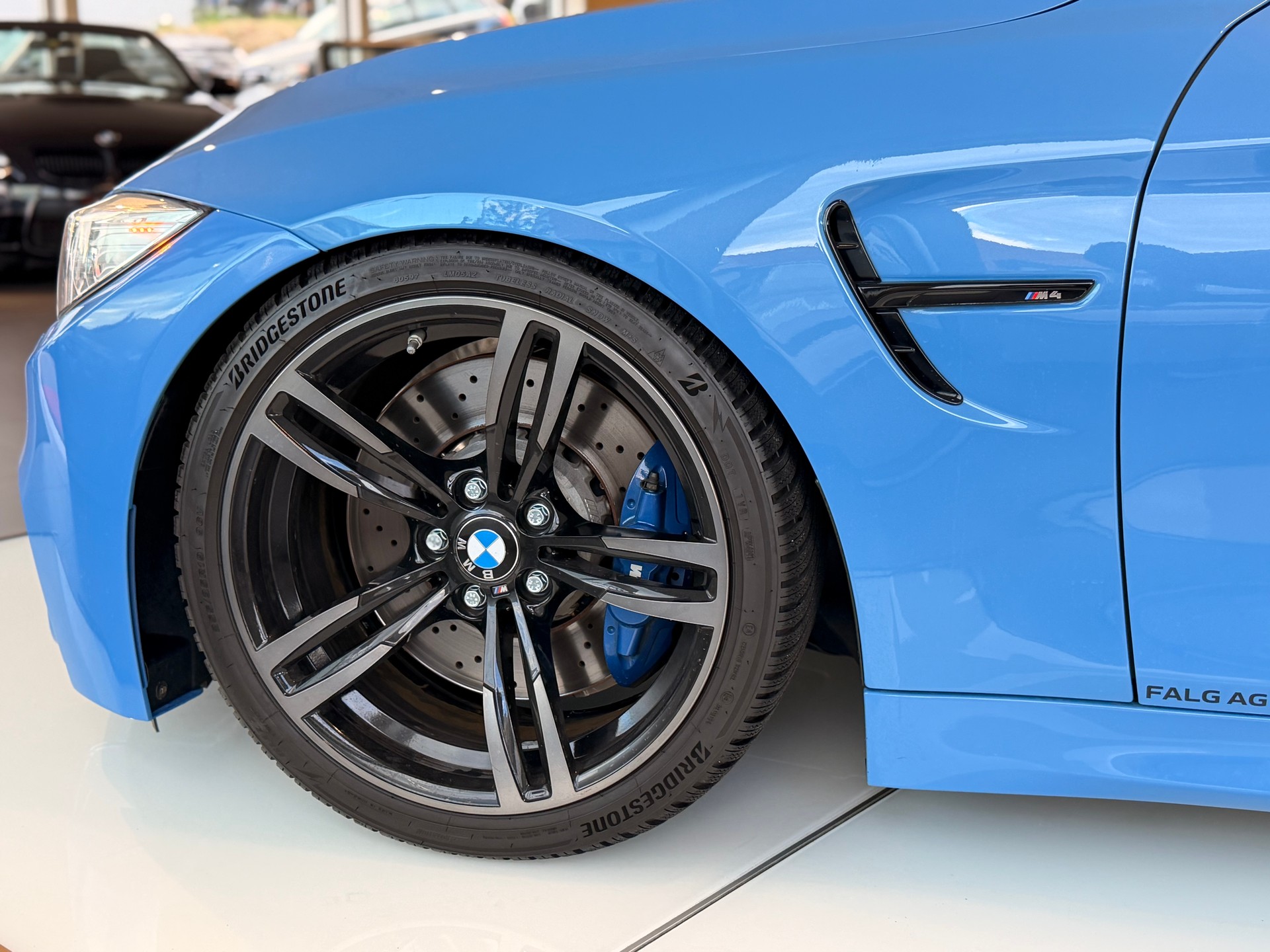 BMW M4 Coupé Handschalter-image-11