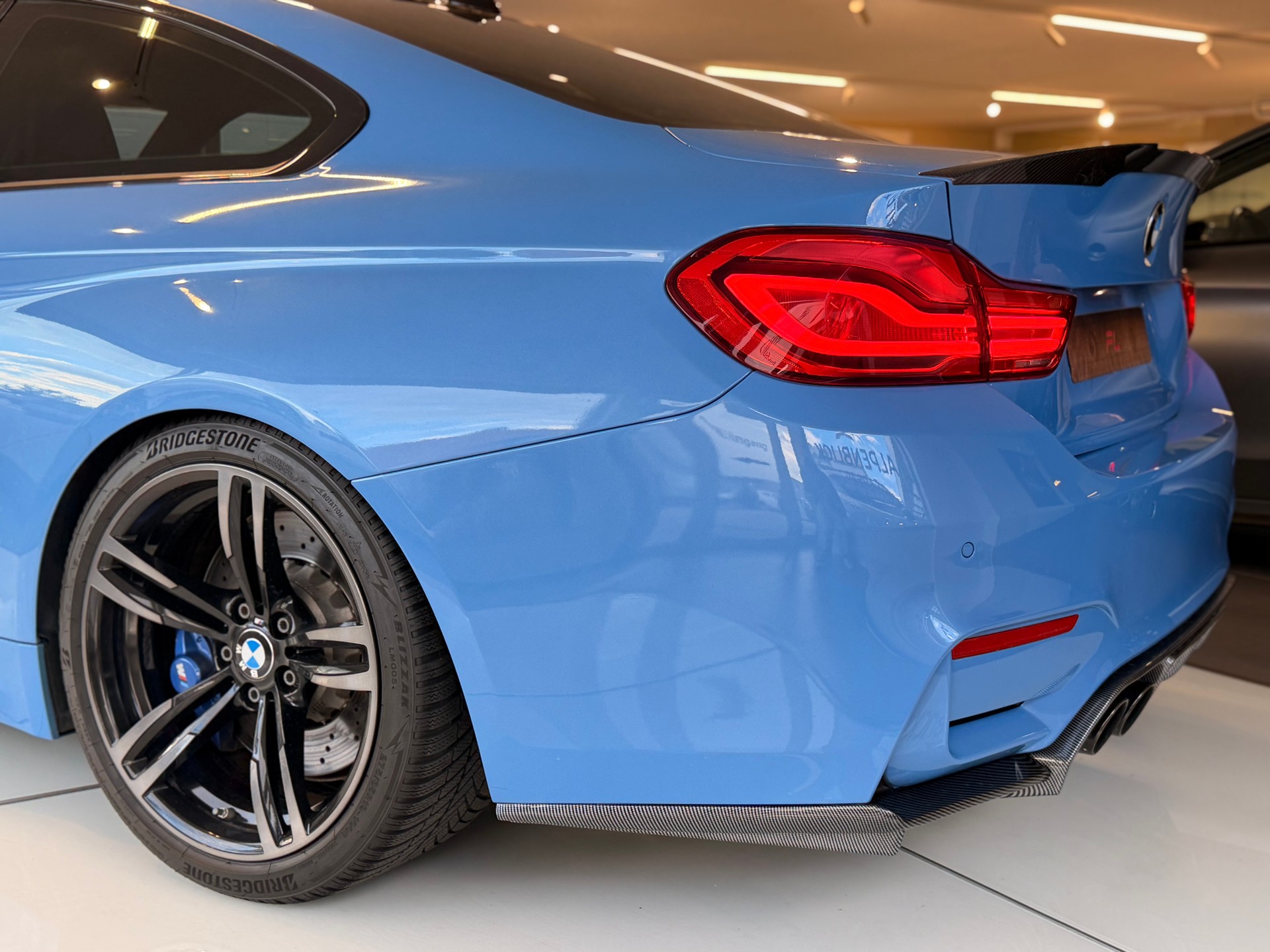 BMW M4 Coupé Handschalter-image-10