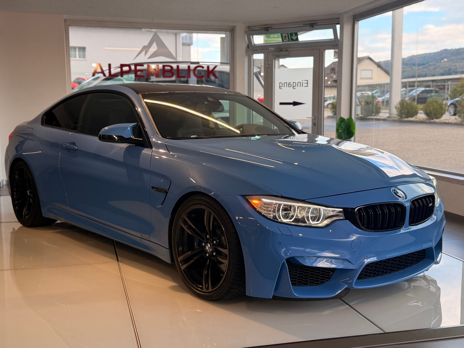 BMW M4 Coupé Handschalter-image-5