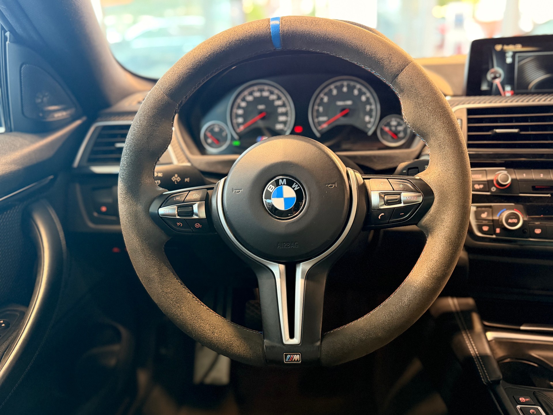 BMW M4 Coupé Handschalter-image-19